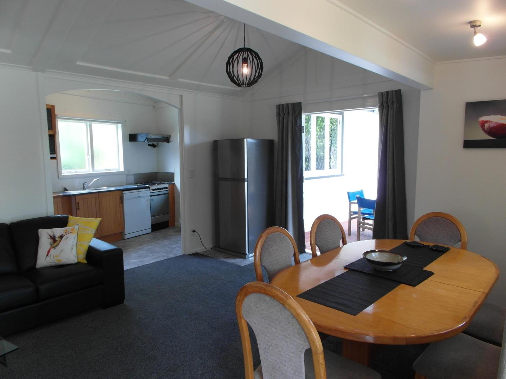 Three-Bedroom Cottage - Photo 5