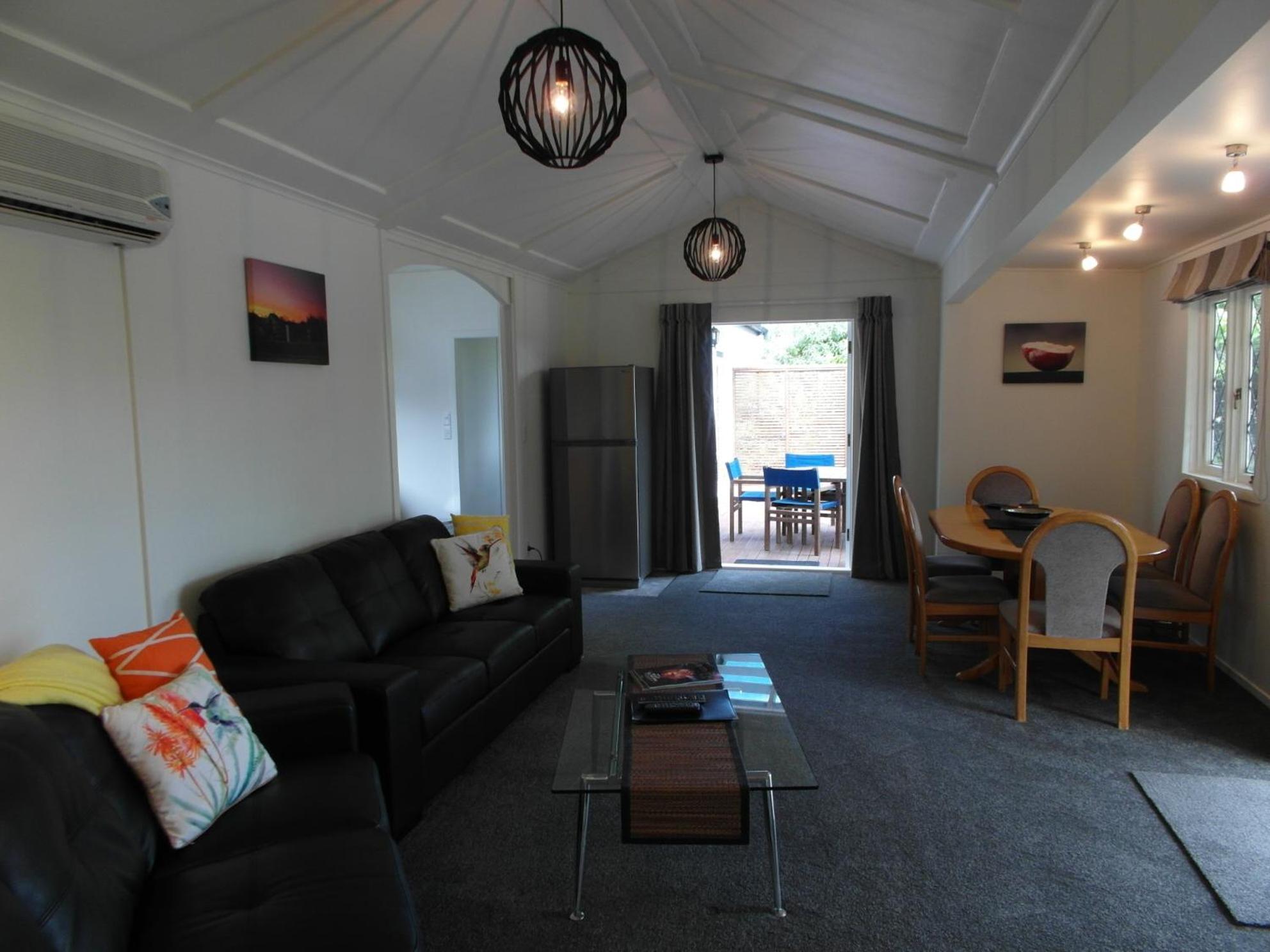 Three-Bedroom Cottage - Photo 6