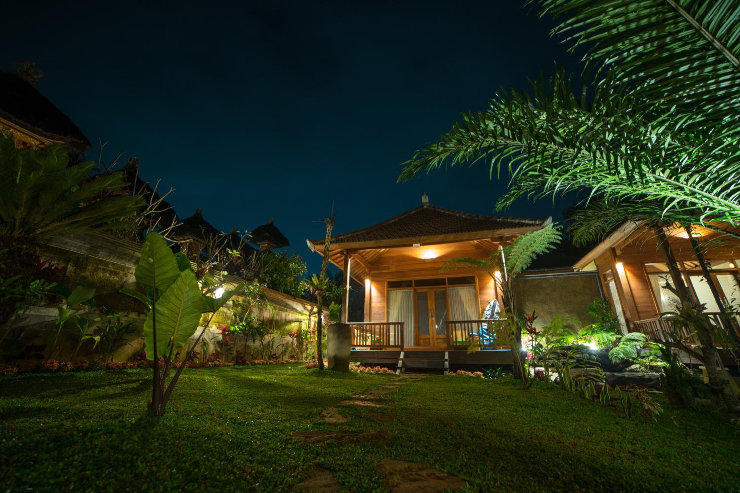 Deluxe Double Room with Balcony - Photo 9