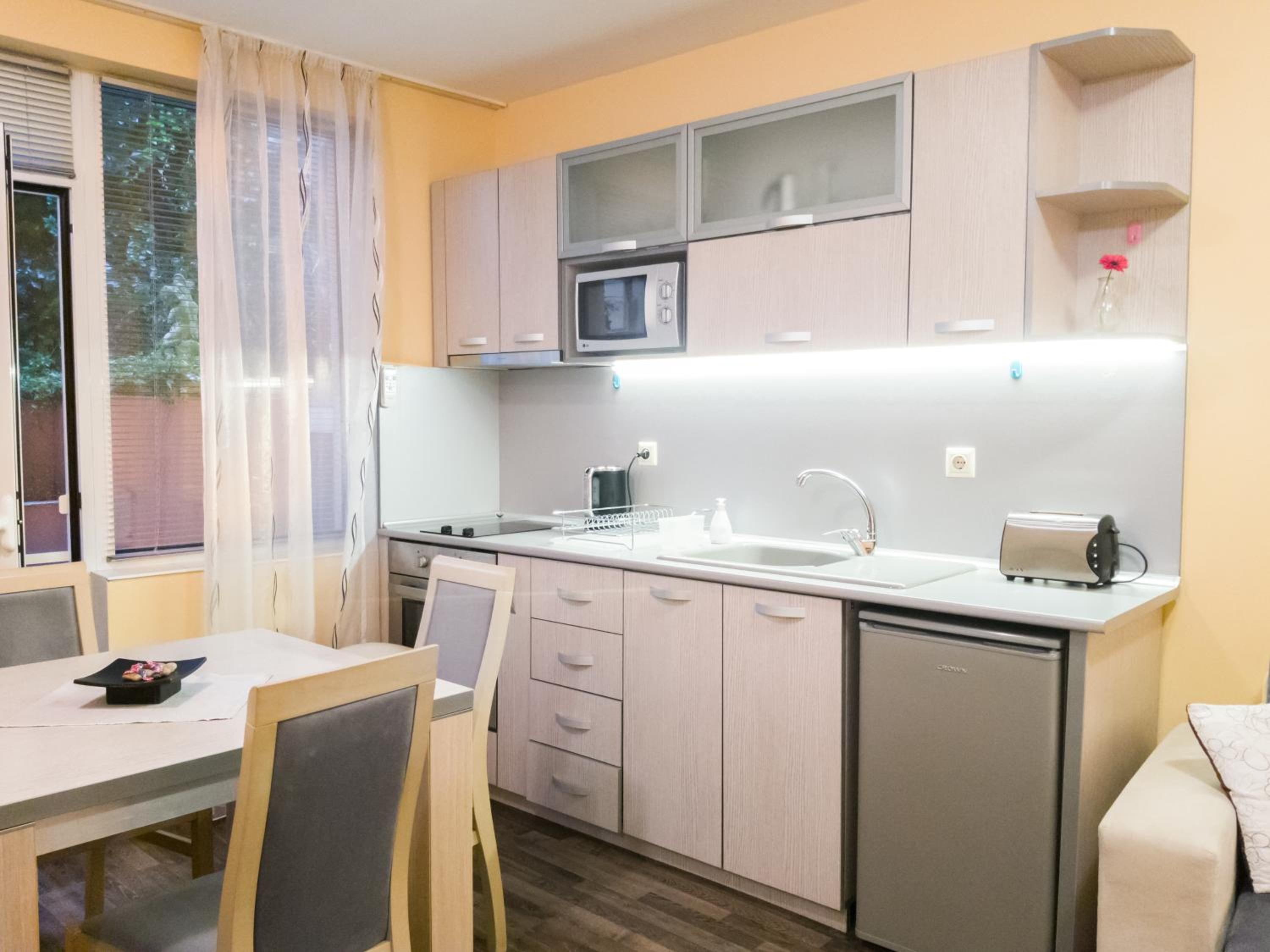 Studio Apartment with Balcony - Ground Floor - Photo 6
