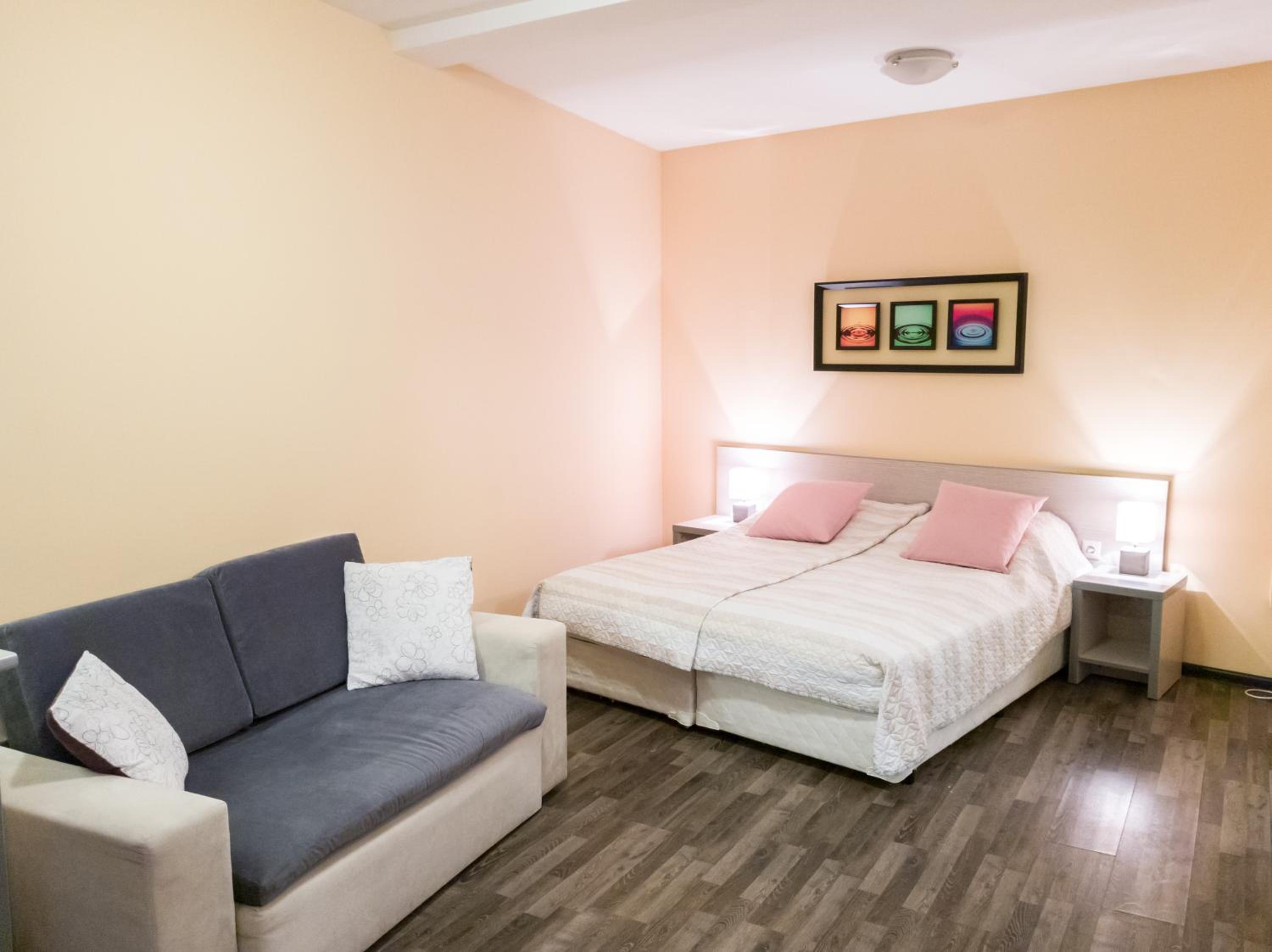 Studio Apartment with Balcony - Ground Floor - Photo 7