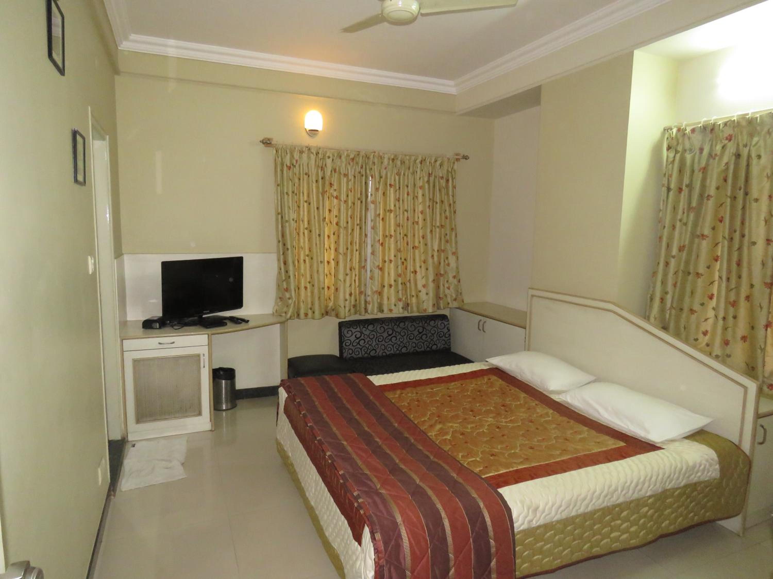 Standard Double Room with Fan - Photo 1