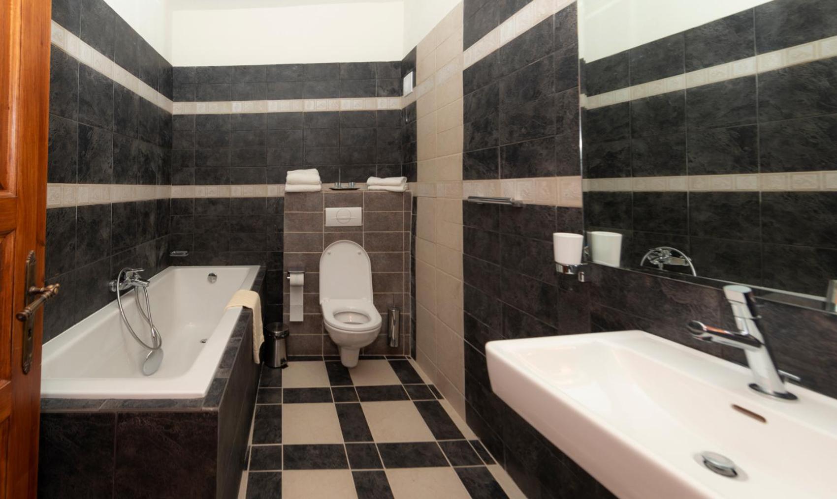 Deluxe Twin Room - Photo 6
