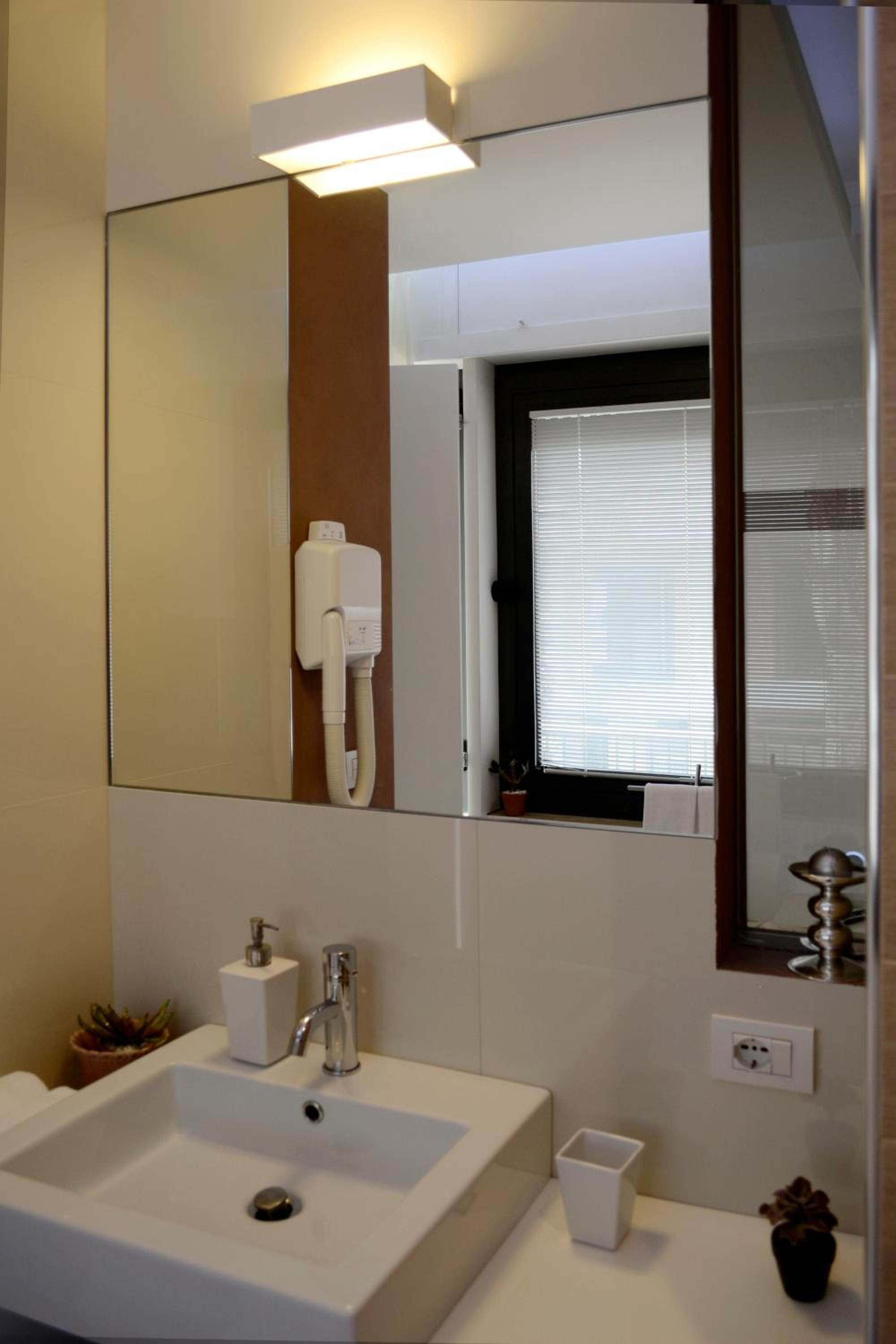 Double or Twin Room - Photo 5