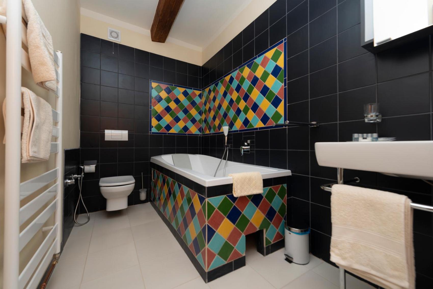 Deluxe Queen Room - Photo 6