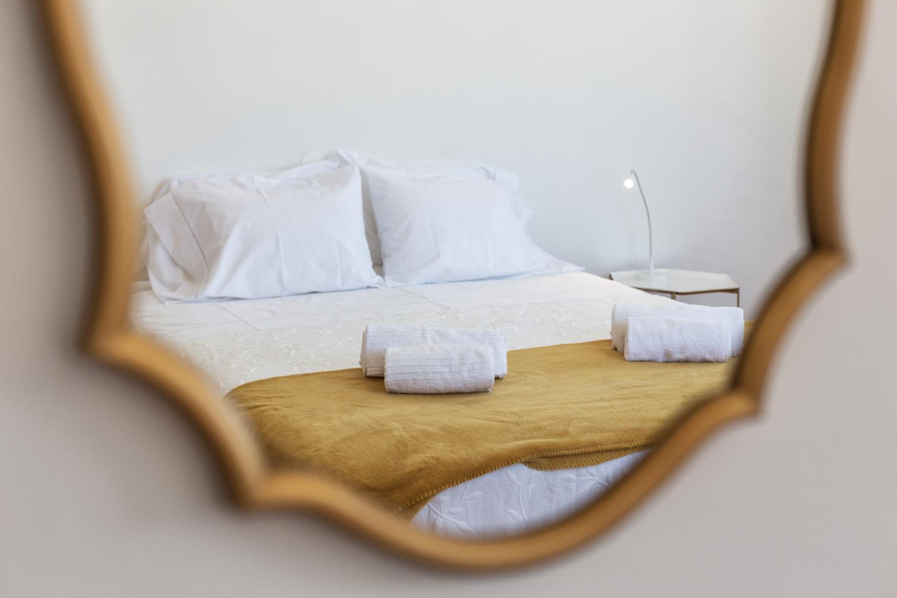 Double or Twin Room with River View and External Private Bathroom photo 2
