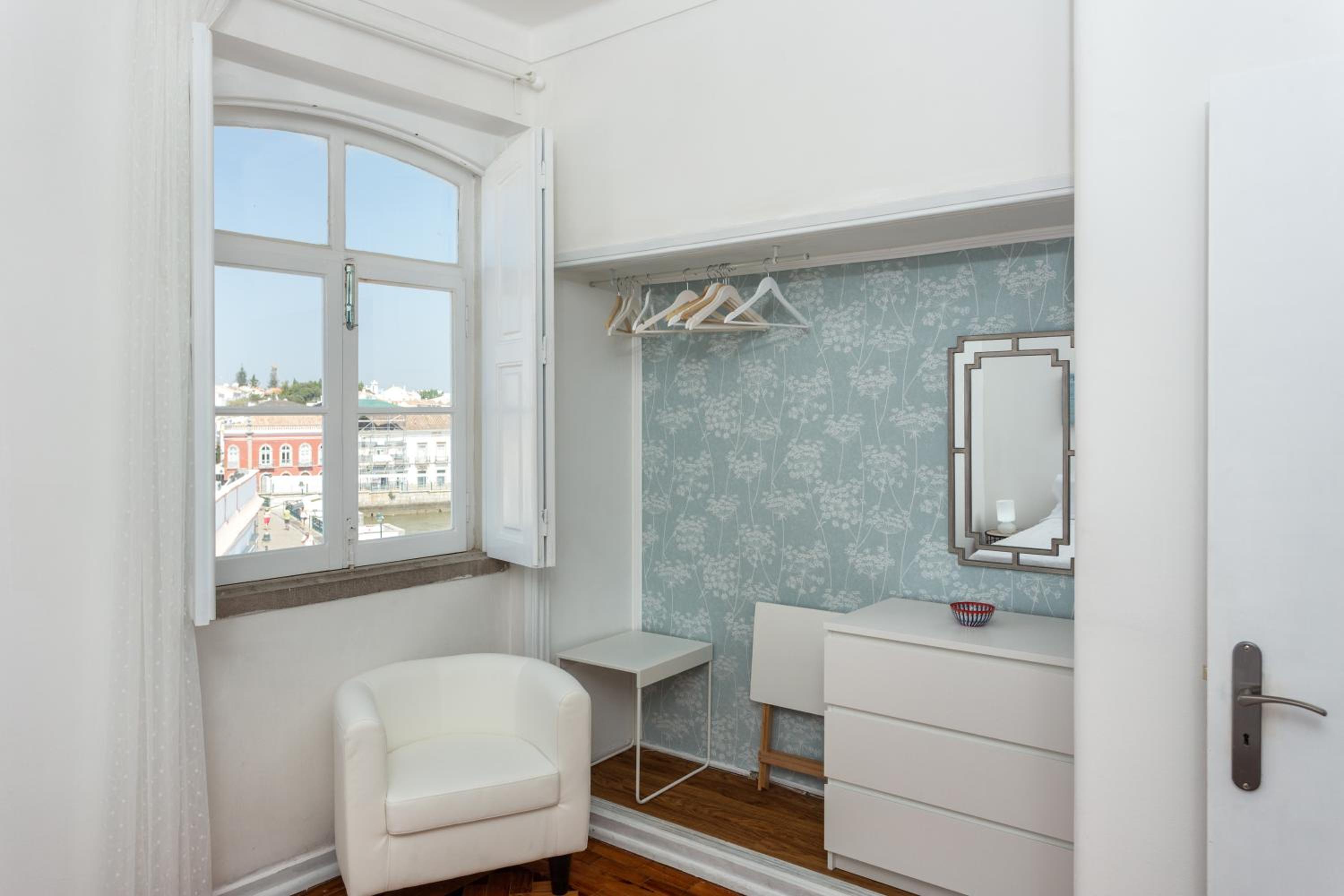 Double Room with River View and Private Bathroom - Photo 12