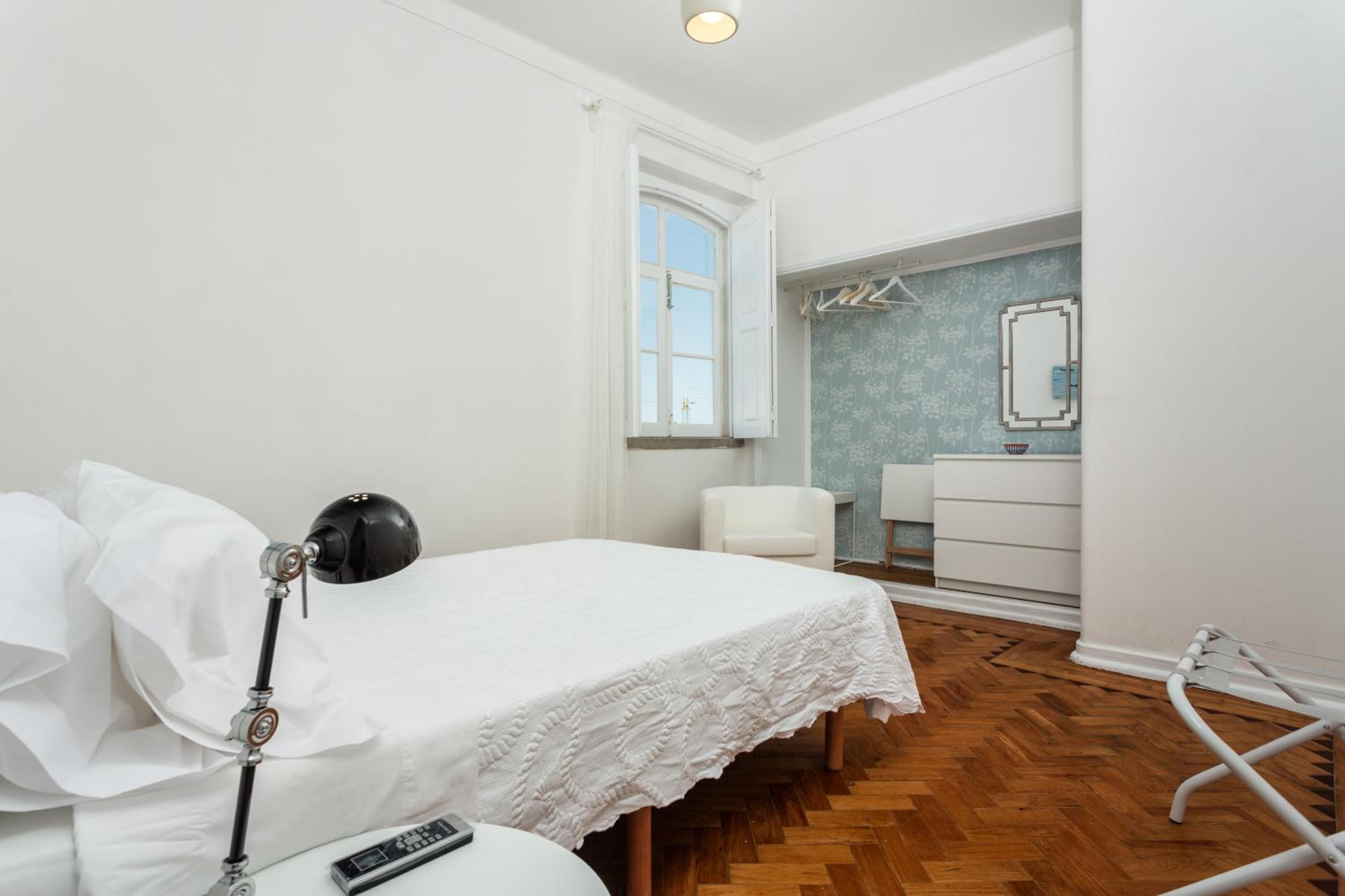 Double Room with River View and Private Bathroom - Photo 3