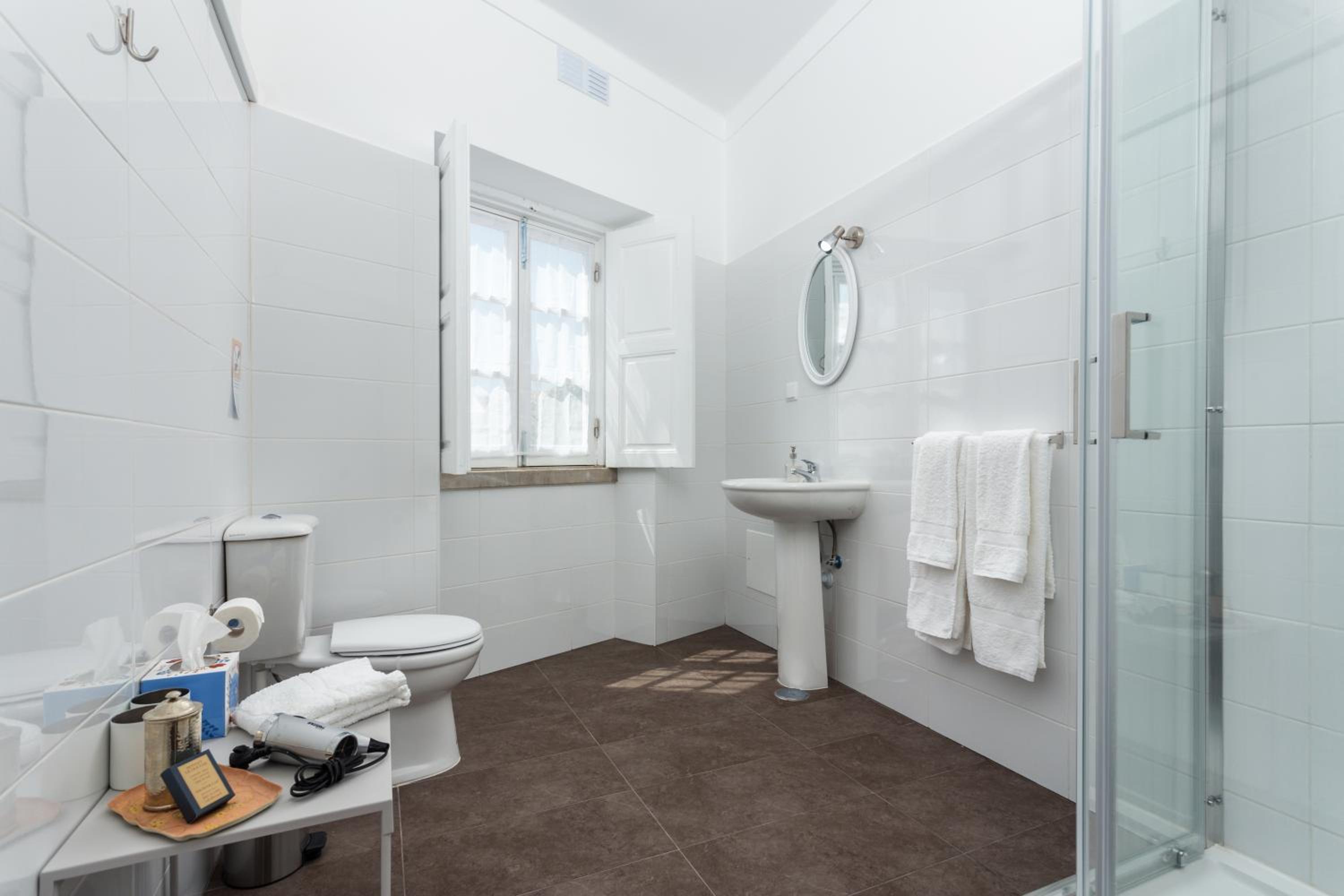 Double Room with River View and Private Bathroom - Photo 5