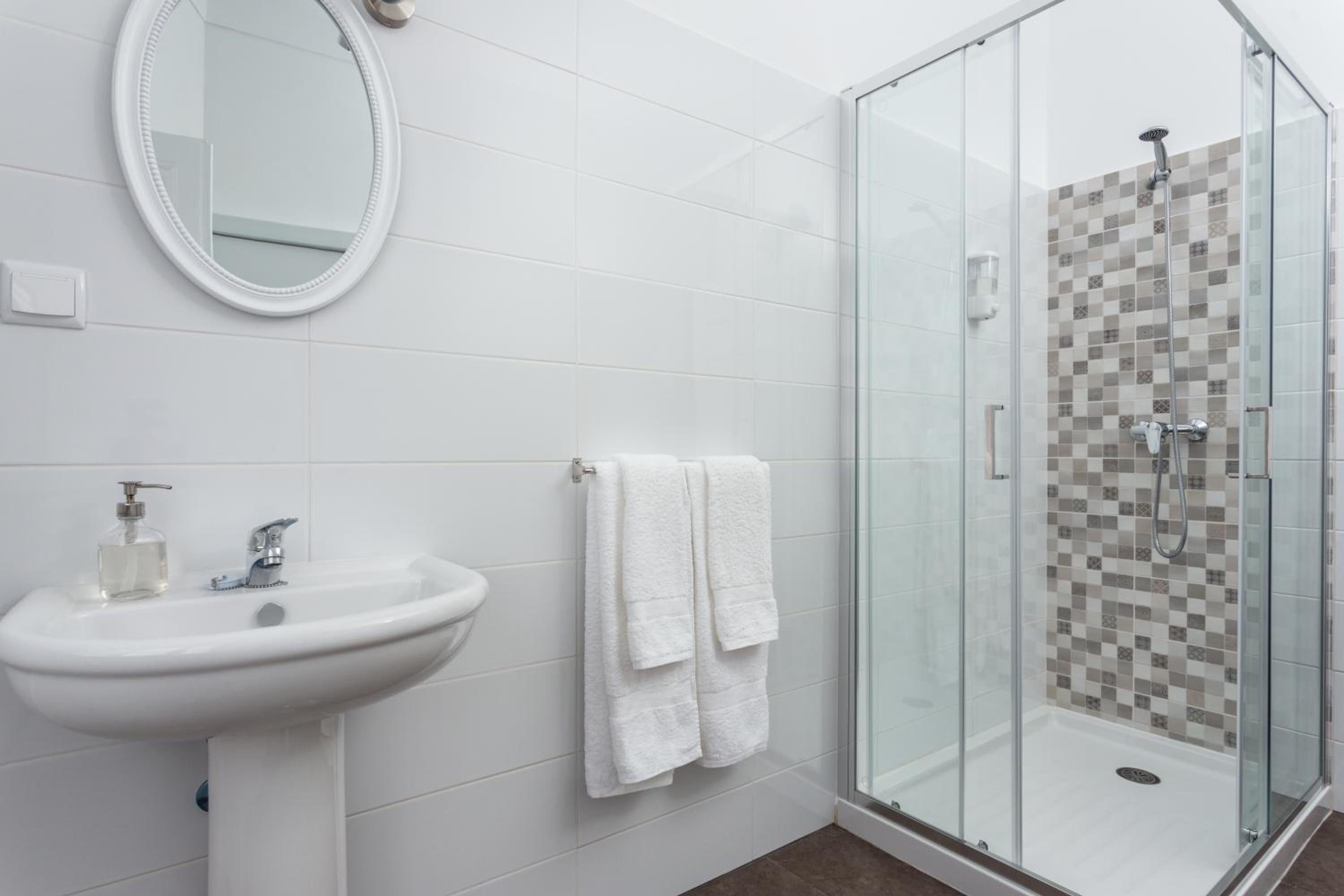 Double Room with River View and Private Bathroom - Photo 6