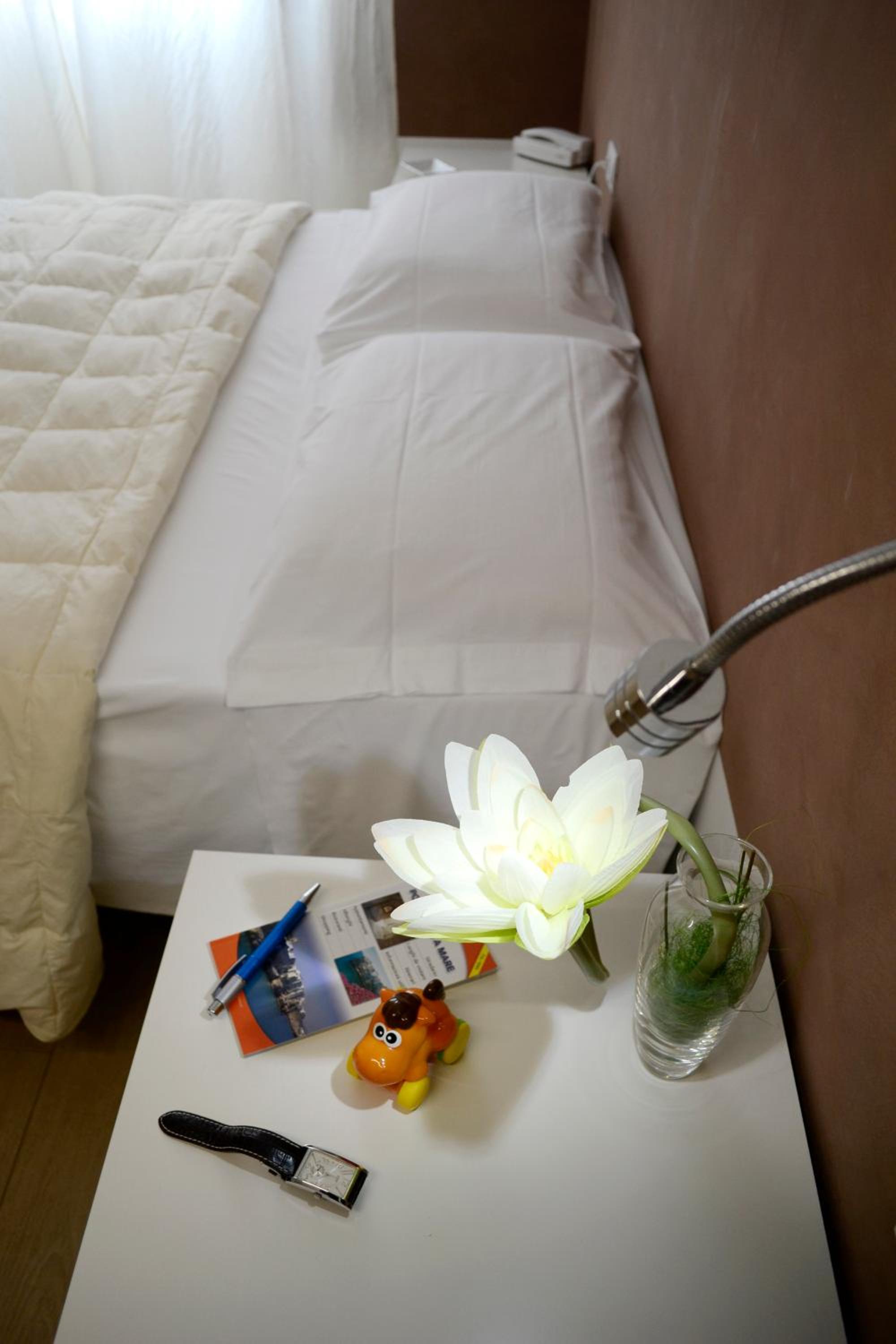 Double or Twin Room - Photo 4