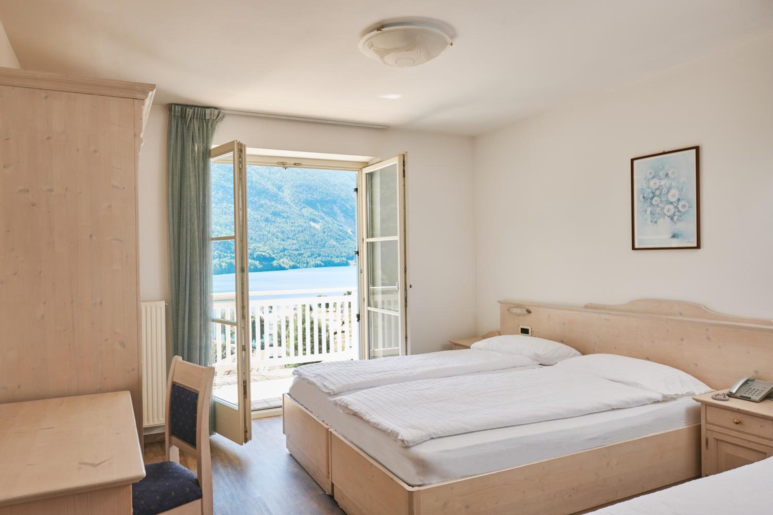 Triple Room with Lake View photo 2
