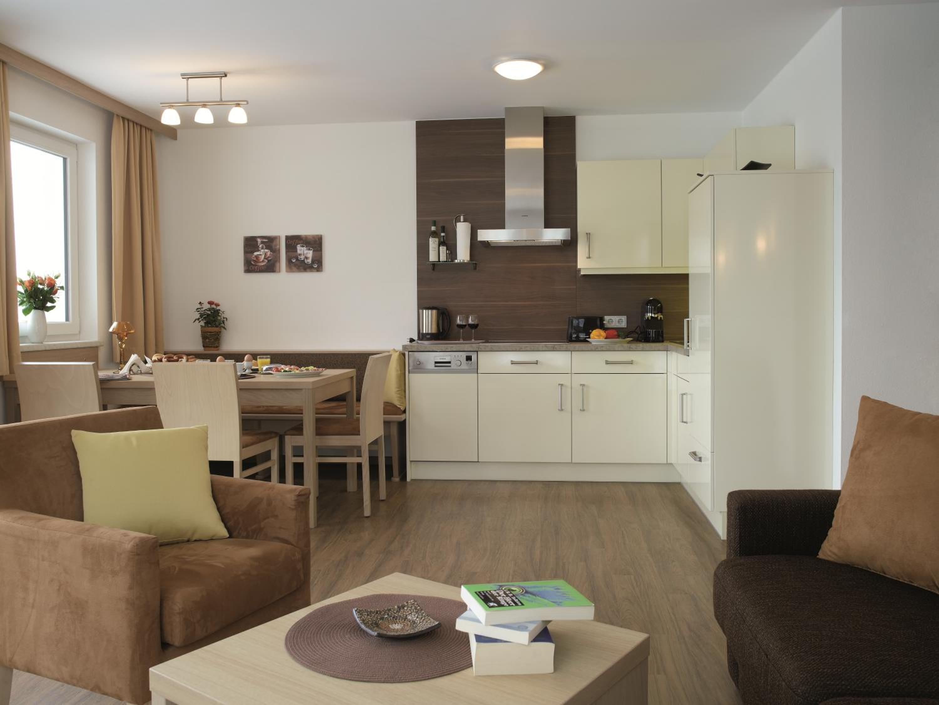 Deluxe Two-Bedroom Apartment with Jacuzzi (4-6 Adults) photo 1