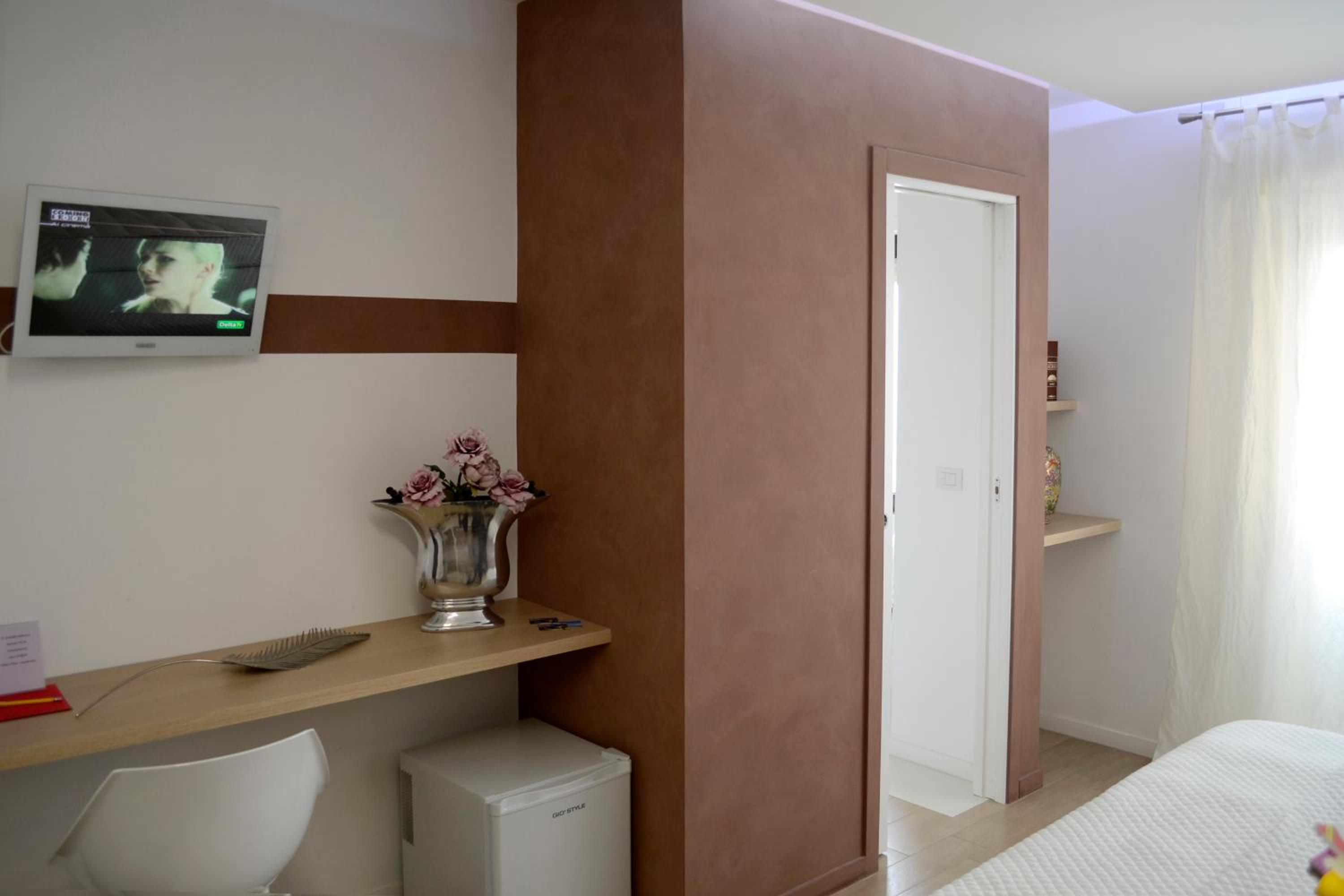 Double or Twin Room - Photo 2