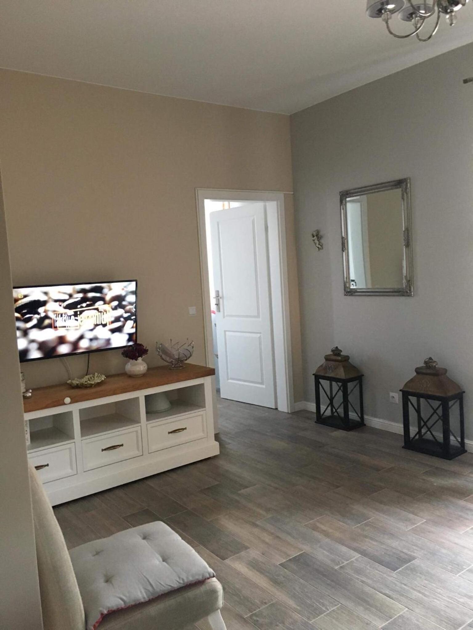 One-Bedroom Apartment - Photo 2