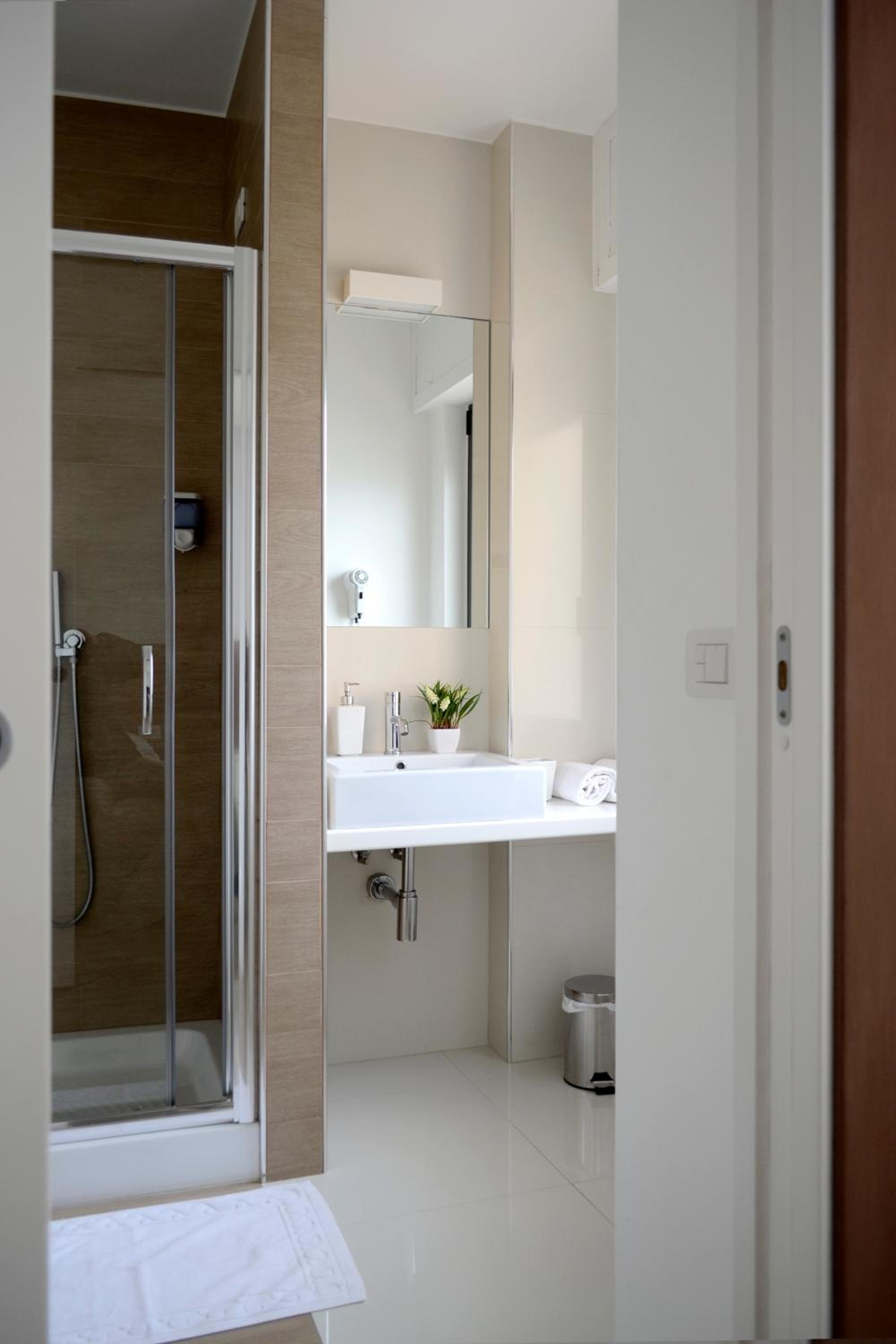 Double or Twin Room - Photo 17