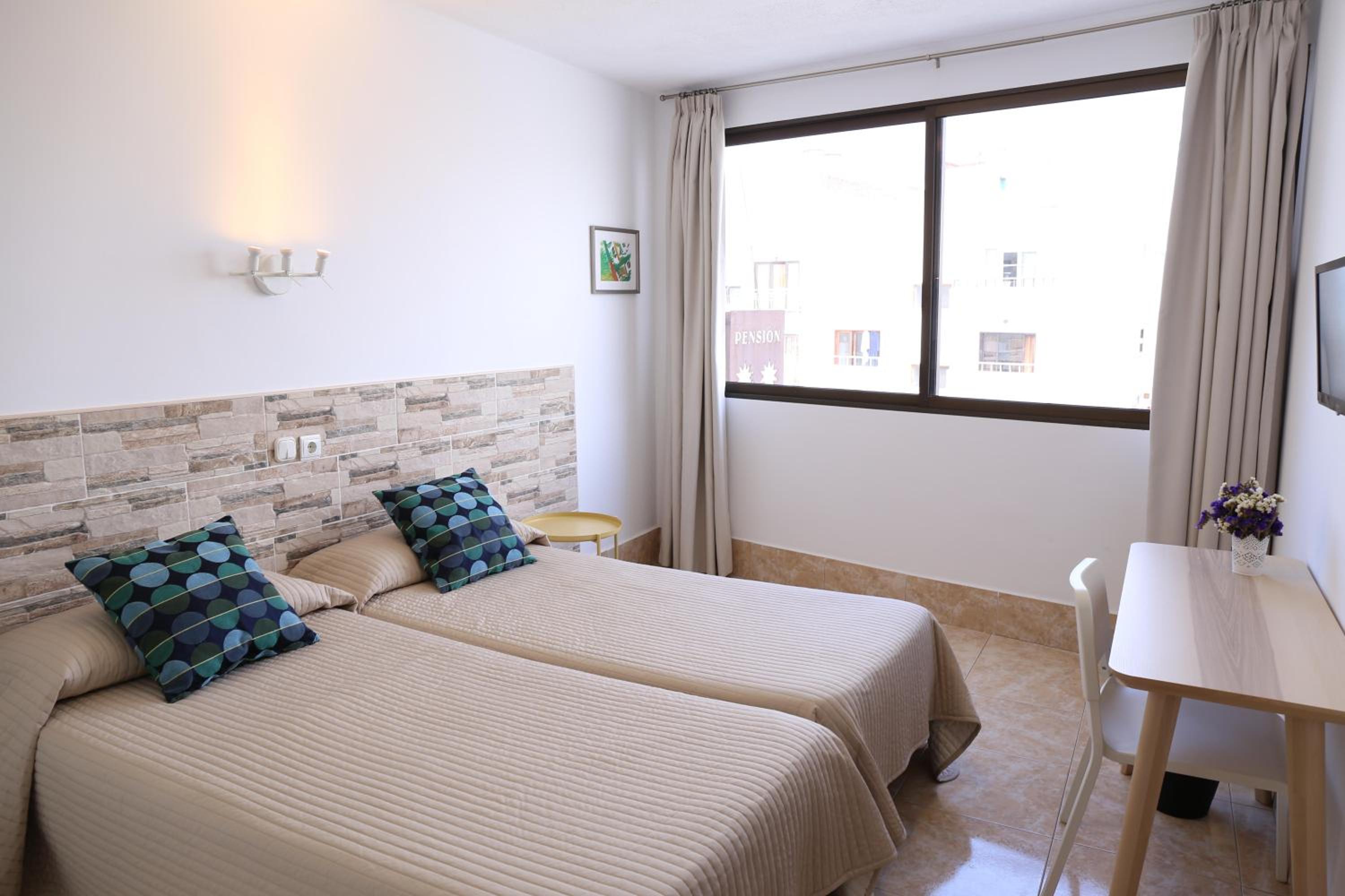 Twin Room - Photo 1