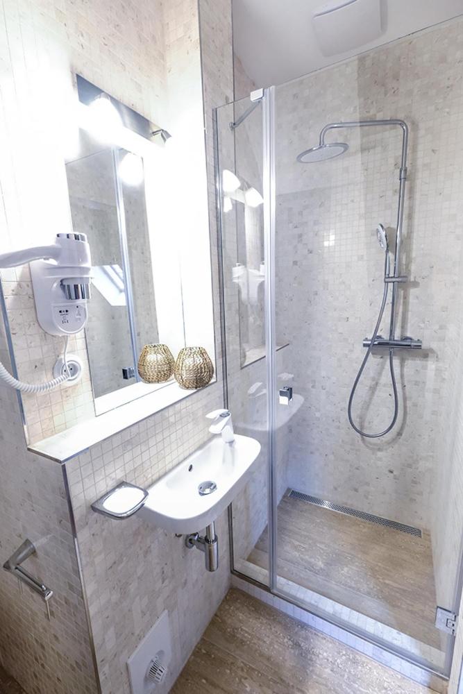 Superior Double Room with Shower
