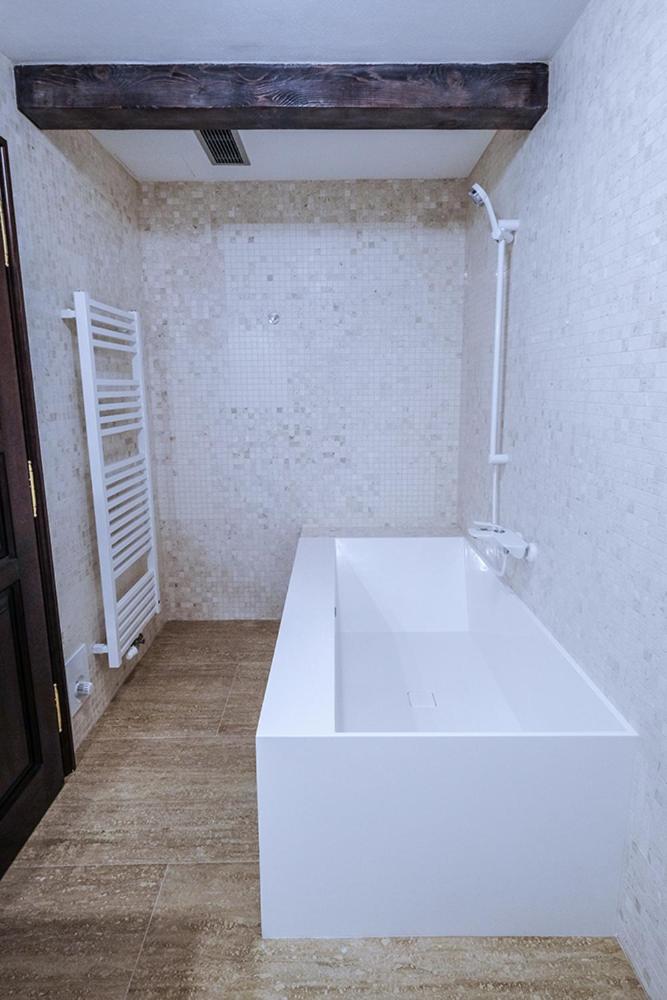 Deluxe Double Room (1 adult + 1 child)