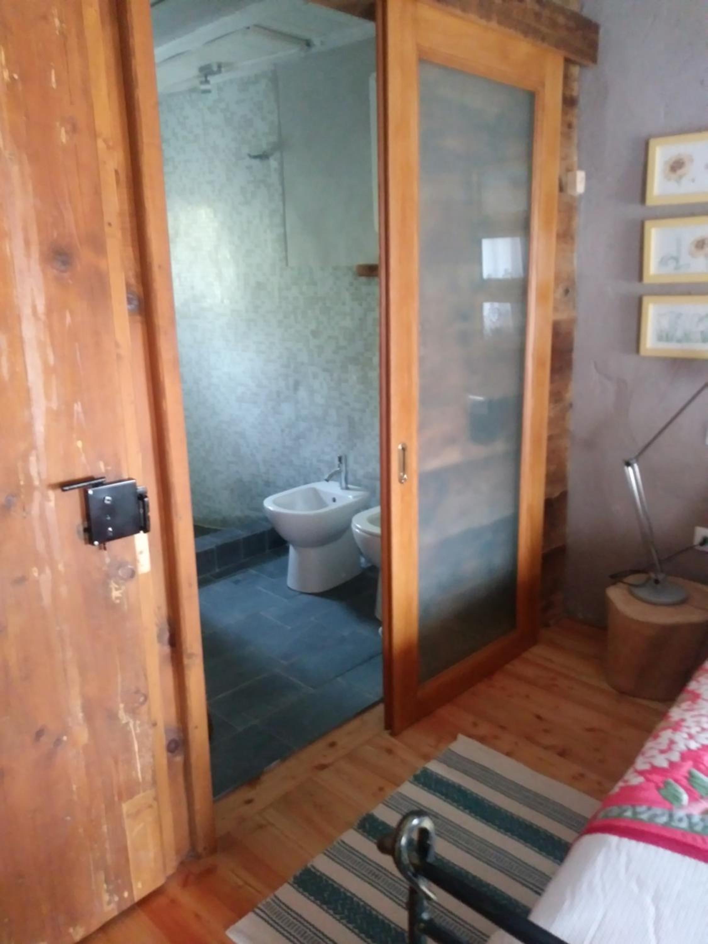 Double Room with Private Bathroom - Photo 2