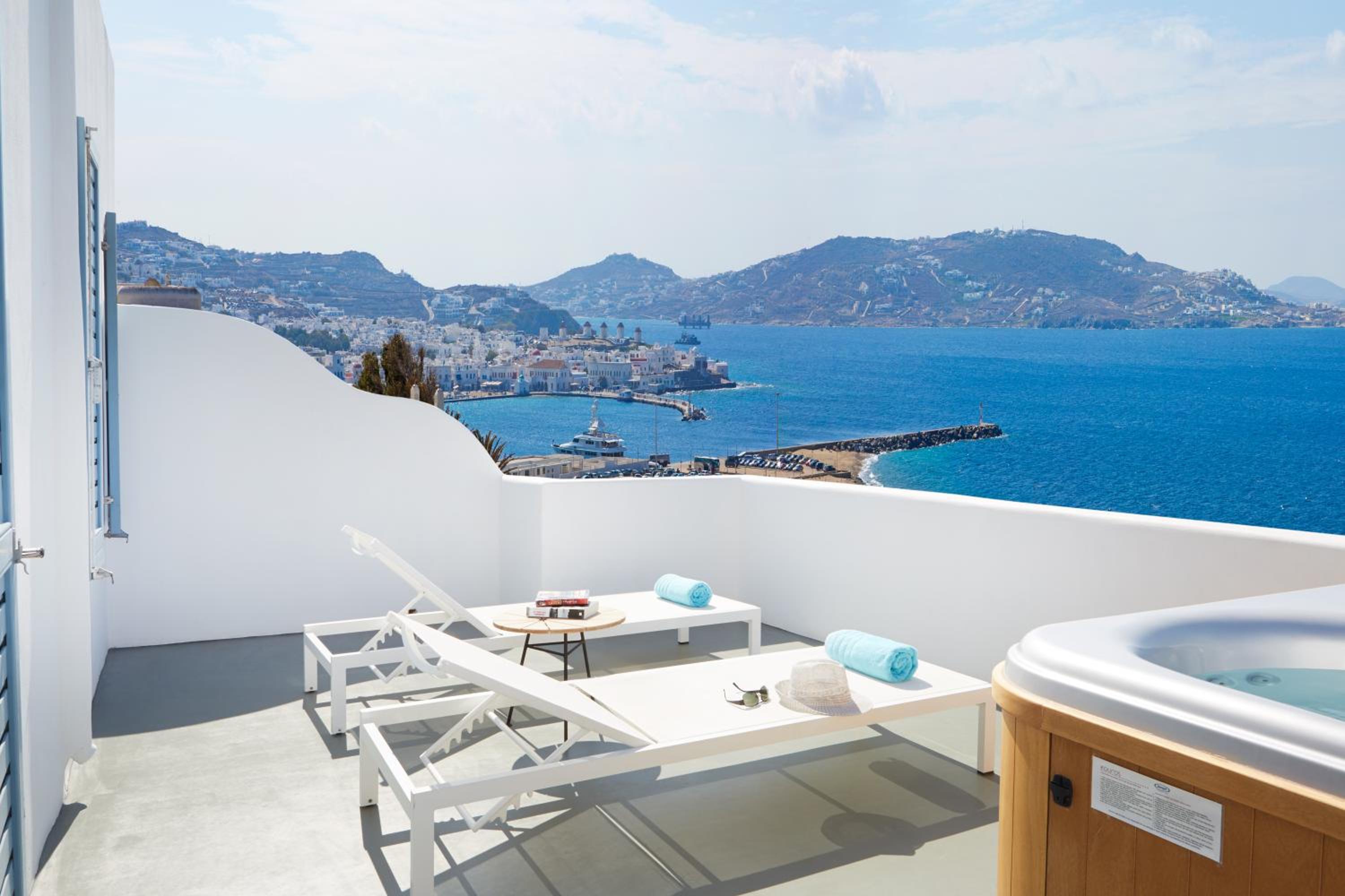 Master Two Bedroom Sea view Suite with Private Outdoor Jacuzzi