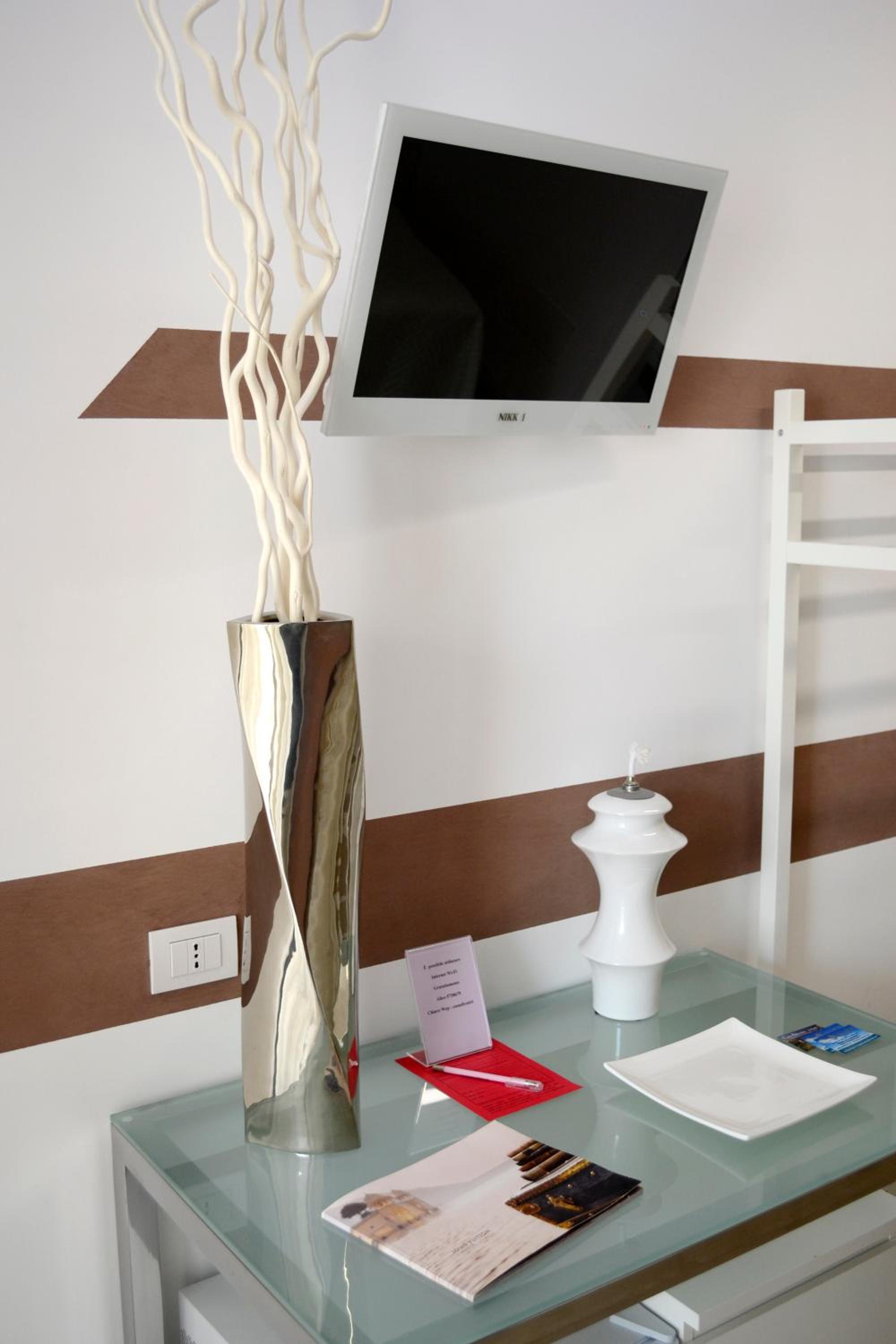 Double or Twin Room - Photo 9