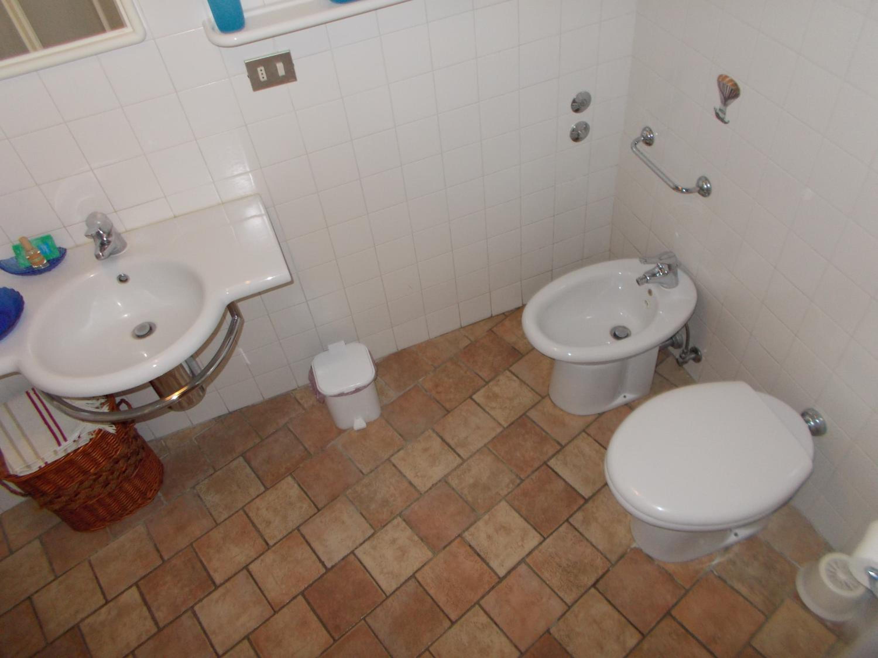 Large Double Room - Photo 7