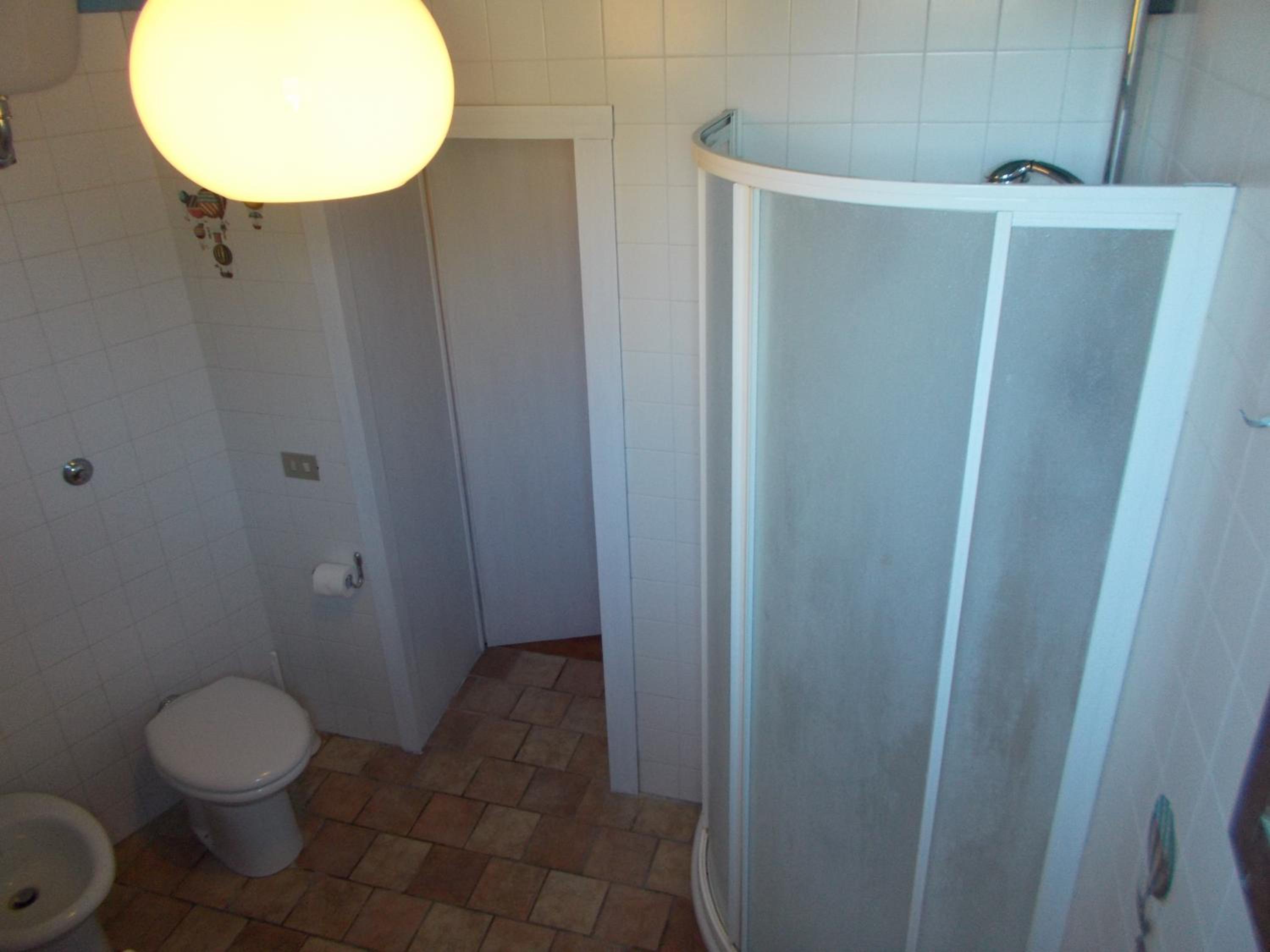 Large Double Room - Photo 6
