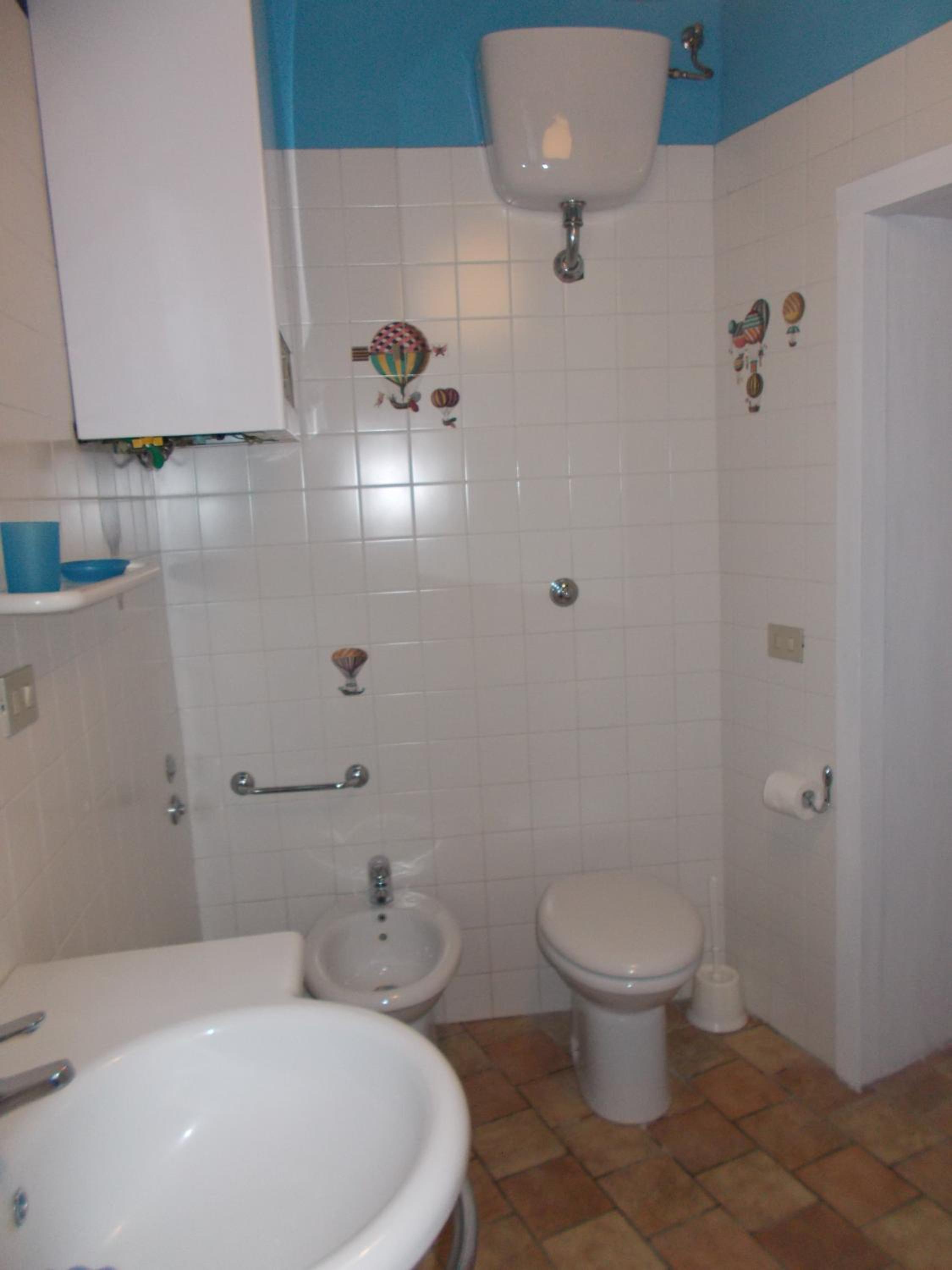 Large Double Room - Photo 5