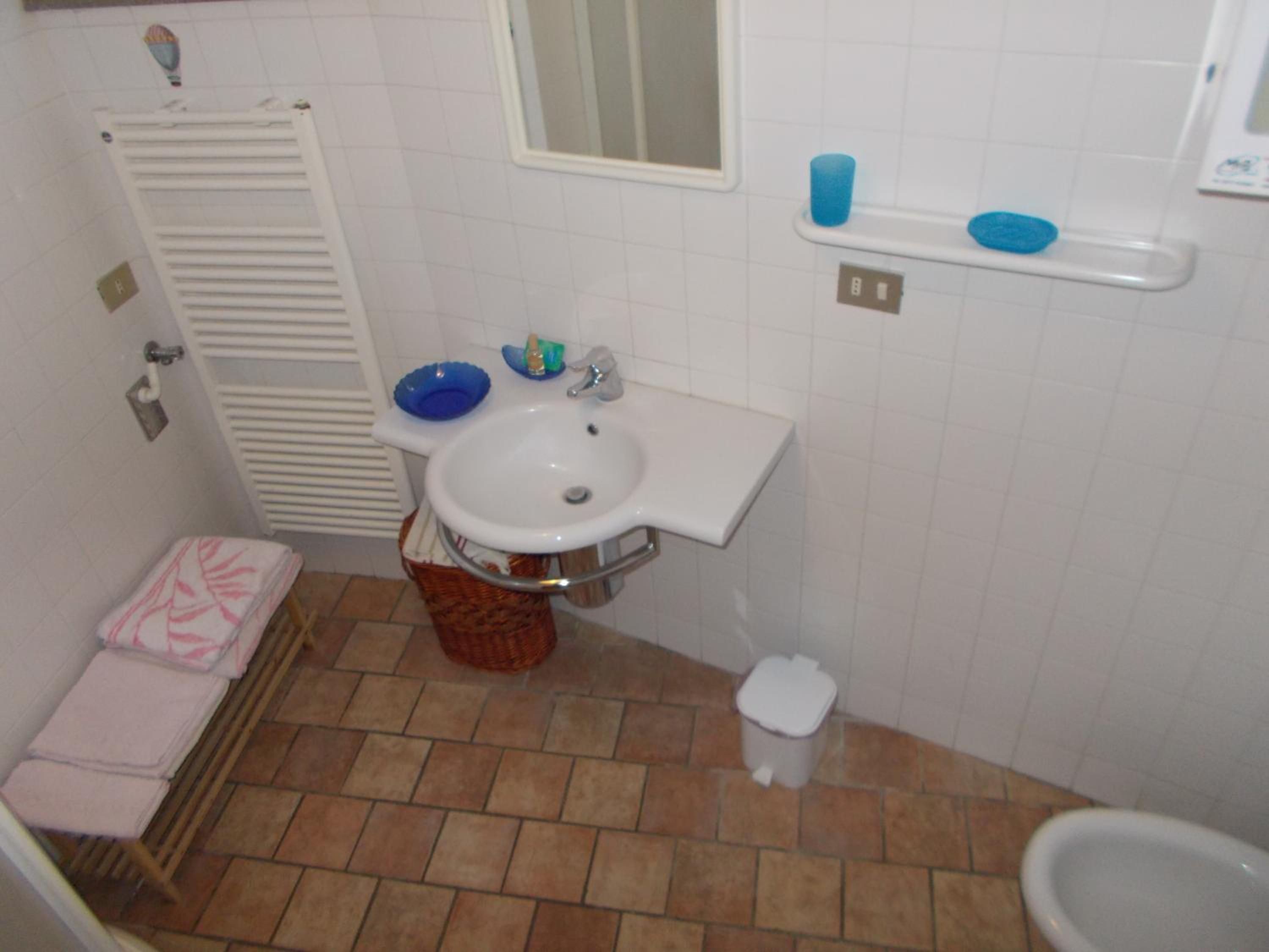 Large Double Room - Photo 3