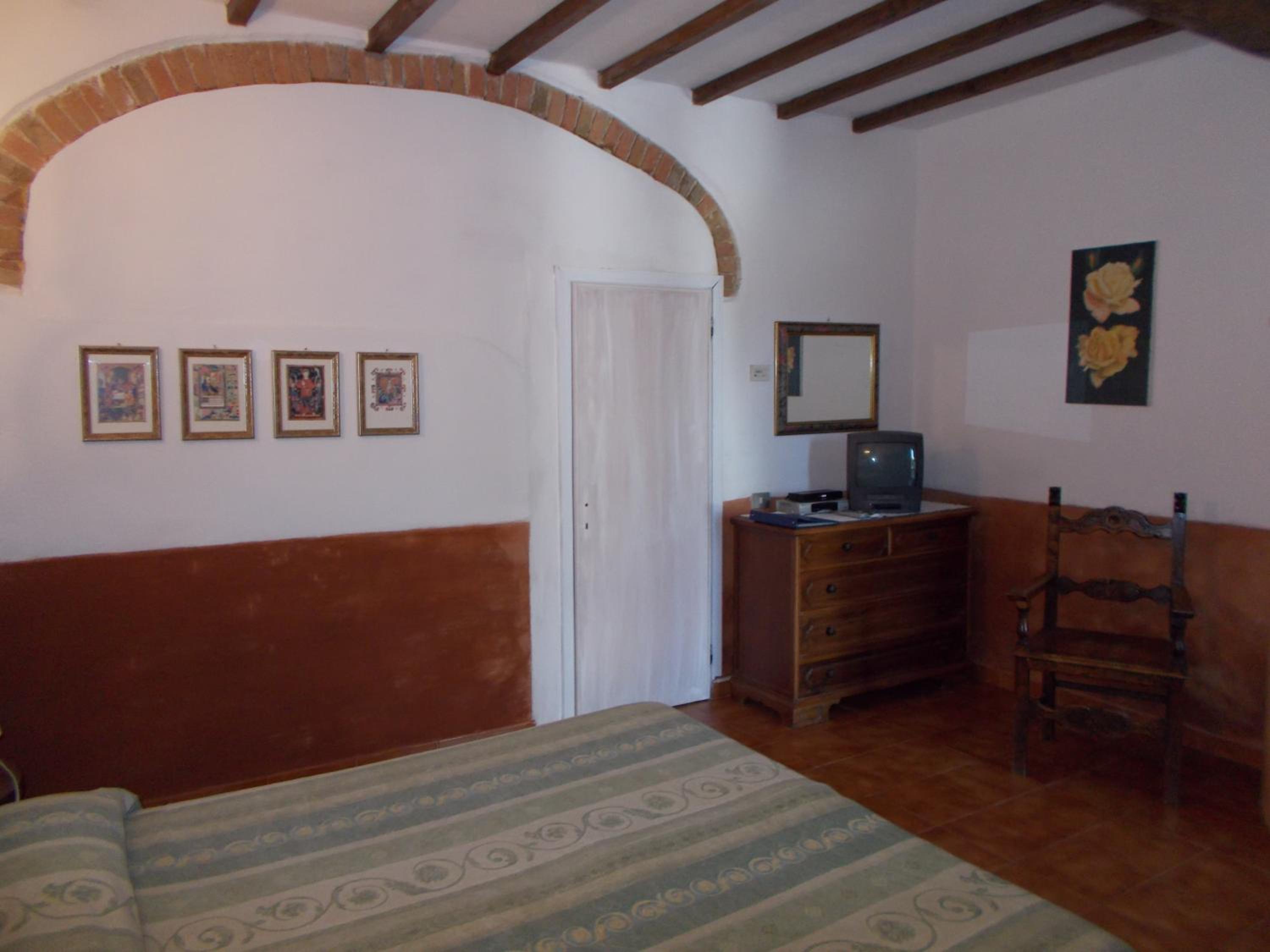 Large Double Room - Photo 10