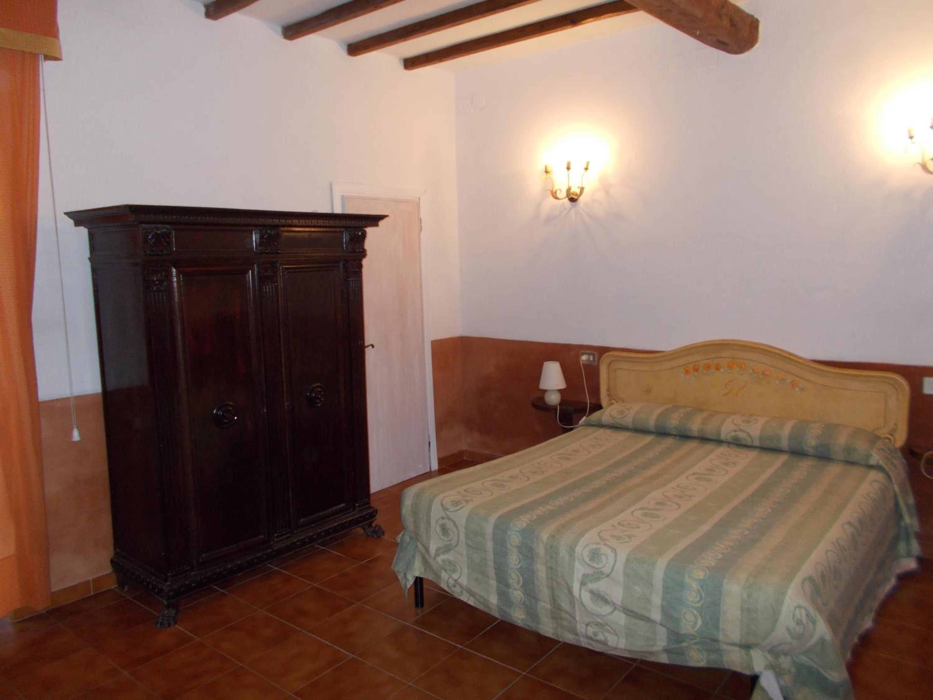 Large Double Room - Photo 9