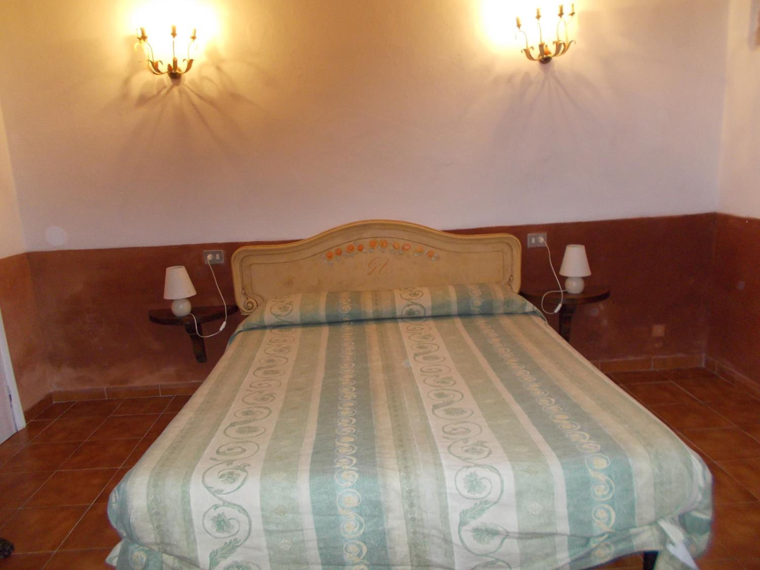 Large Double Room - Photo 12