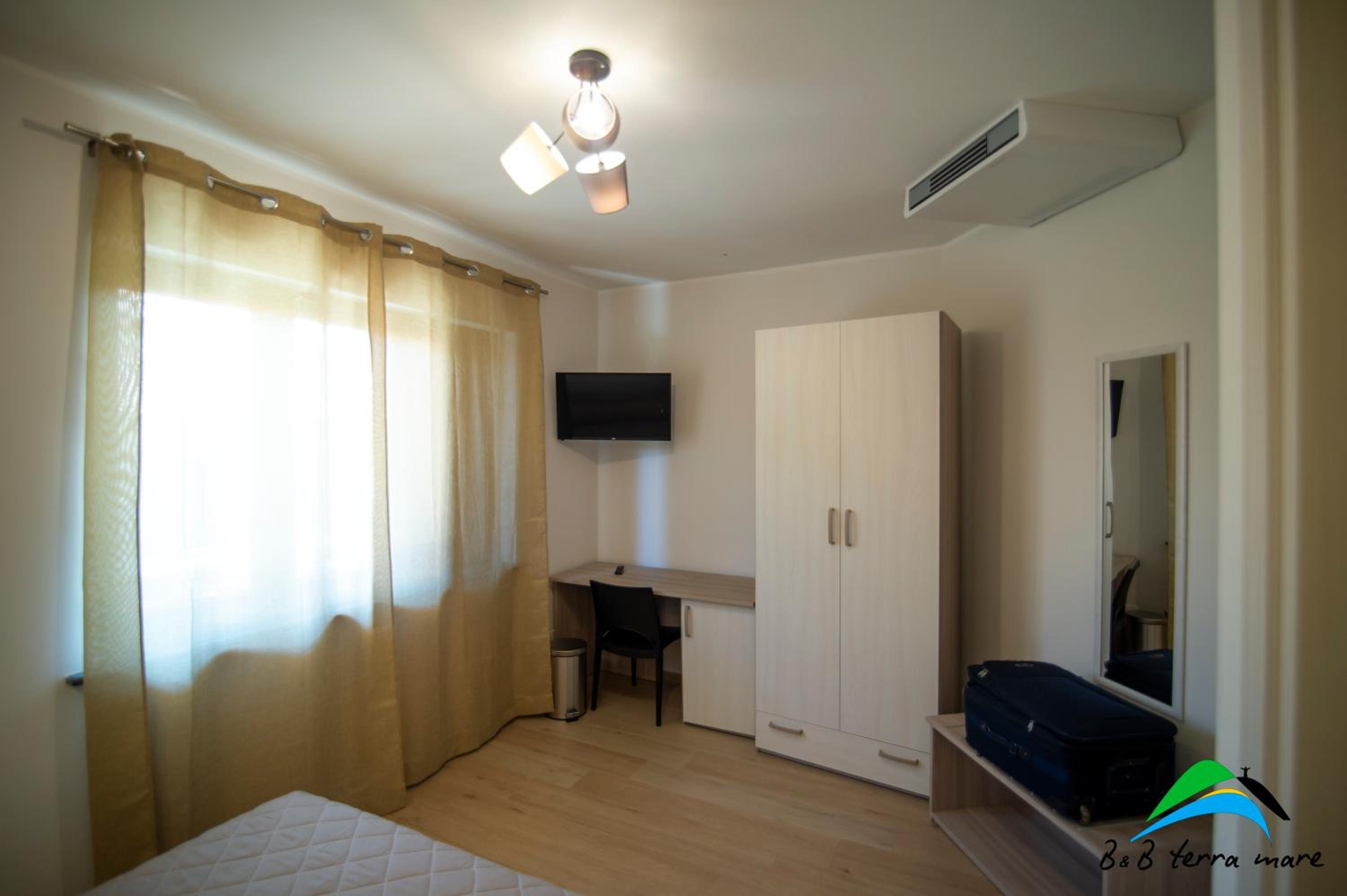 Double or Twin Room with Shower photo 3