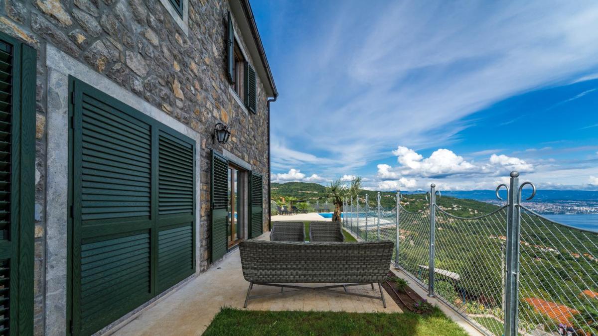 Villa with Sea View photo 2