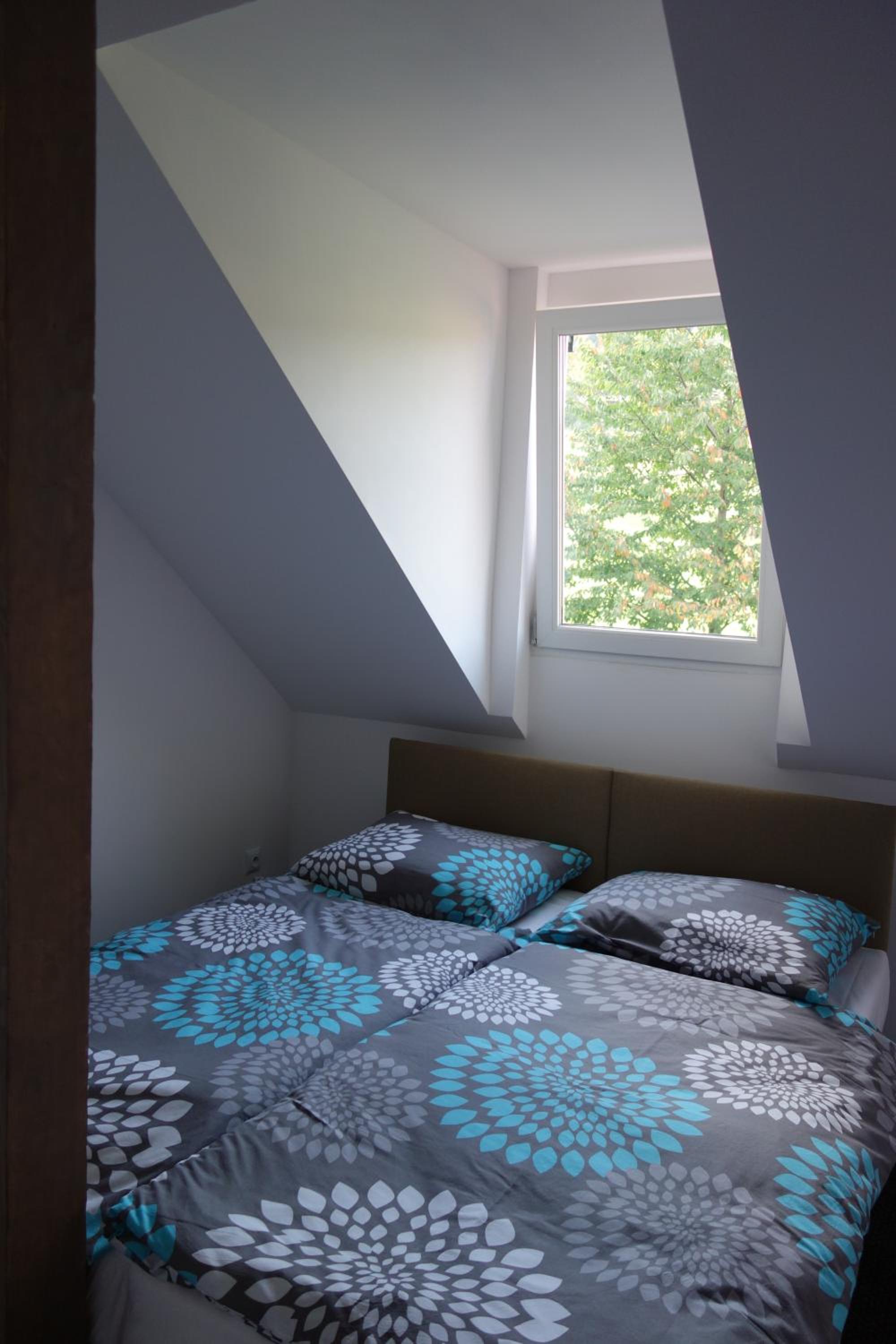 Double Room with Private Bathroom - Photo 2