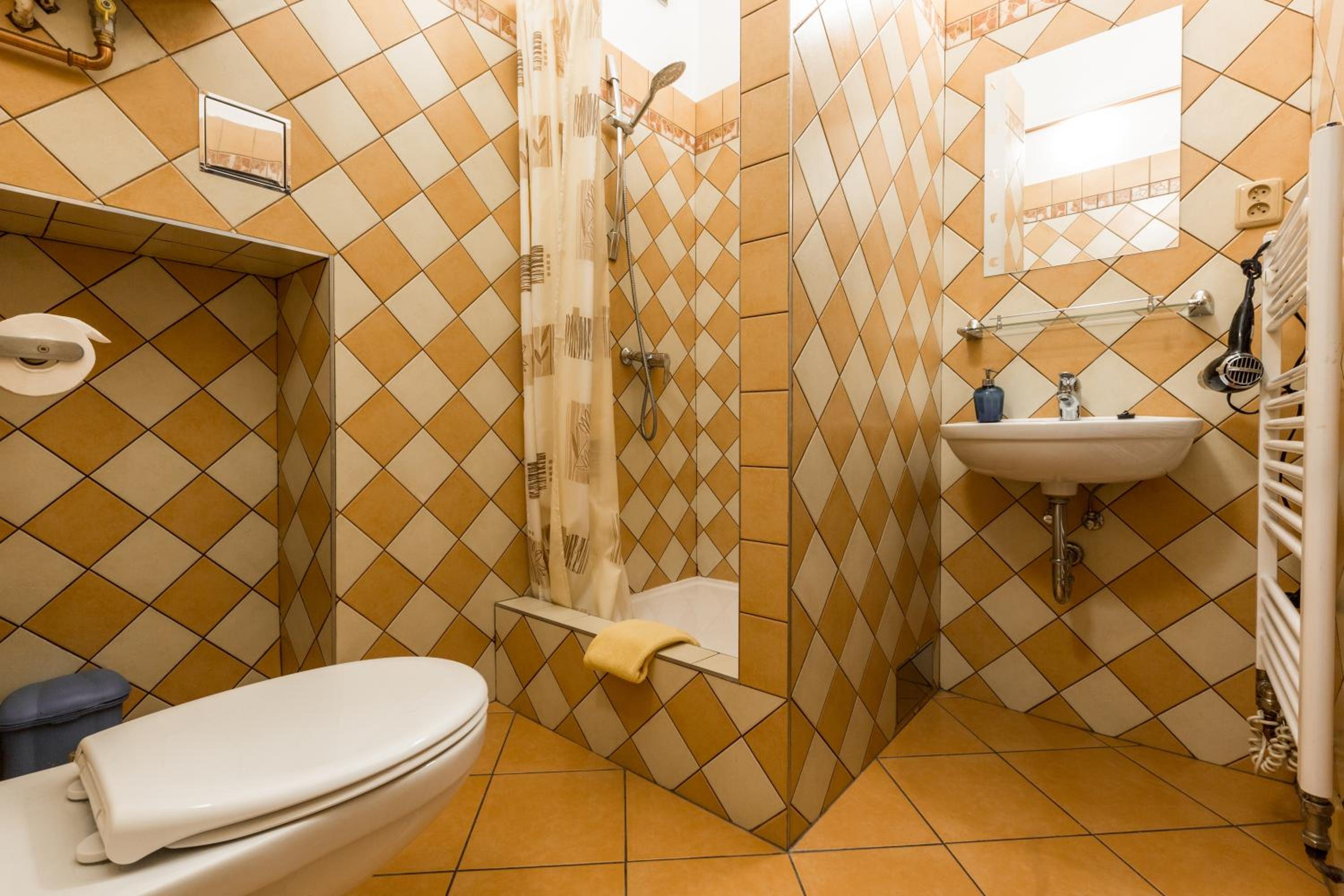 Double or Twin Room with Private Bathroom and Shared Kitchenette