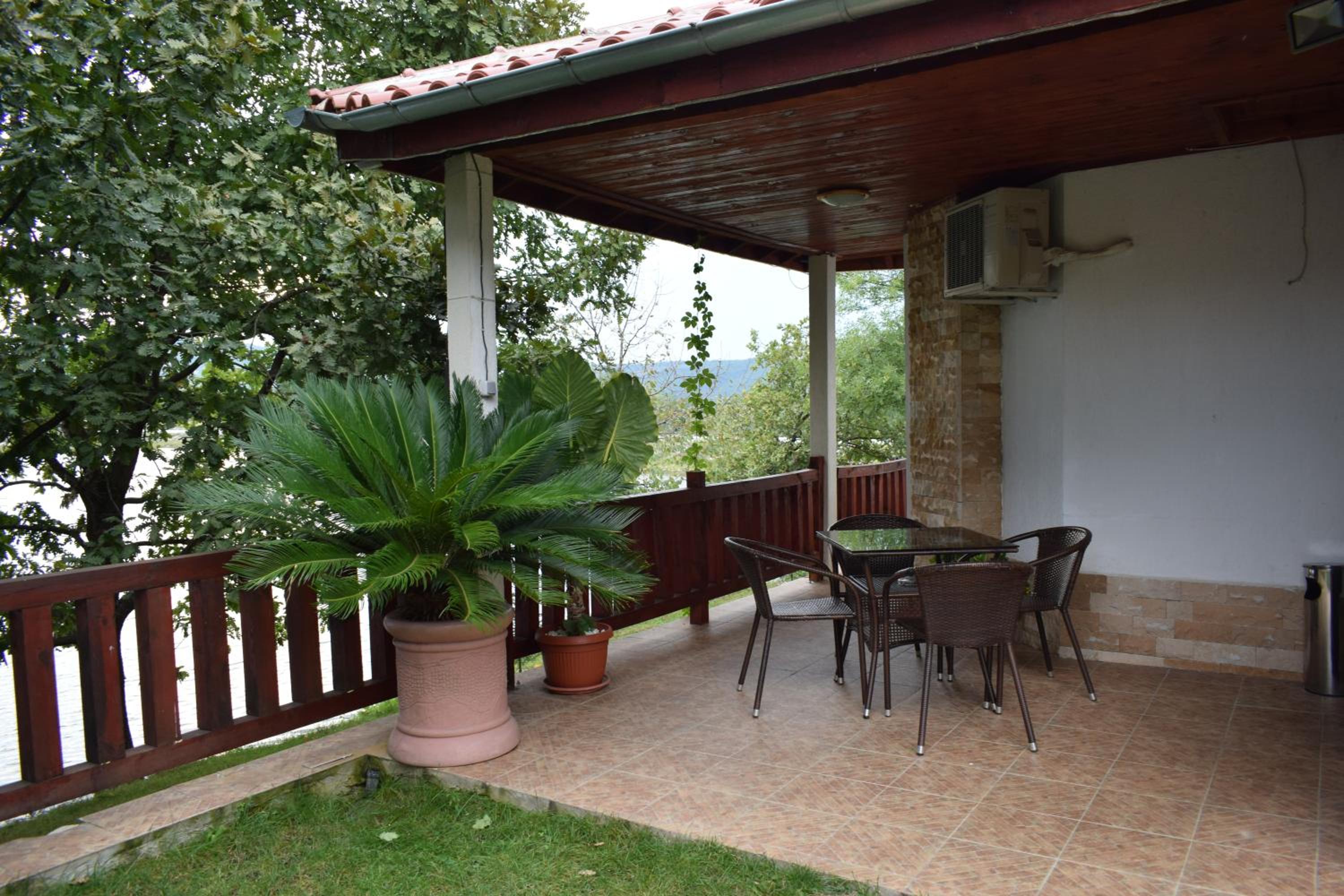 One-Bedroom House photo 1
