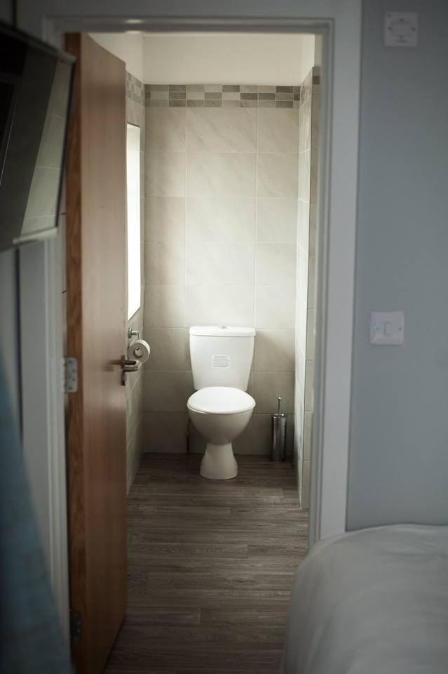 Double Room with Private Bathroom - Photo 4