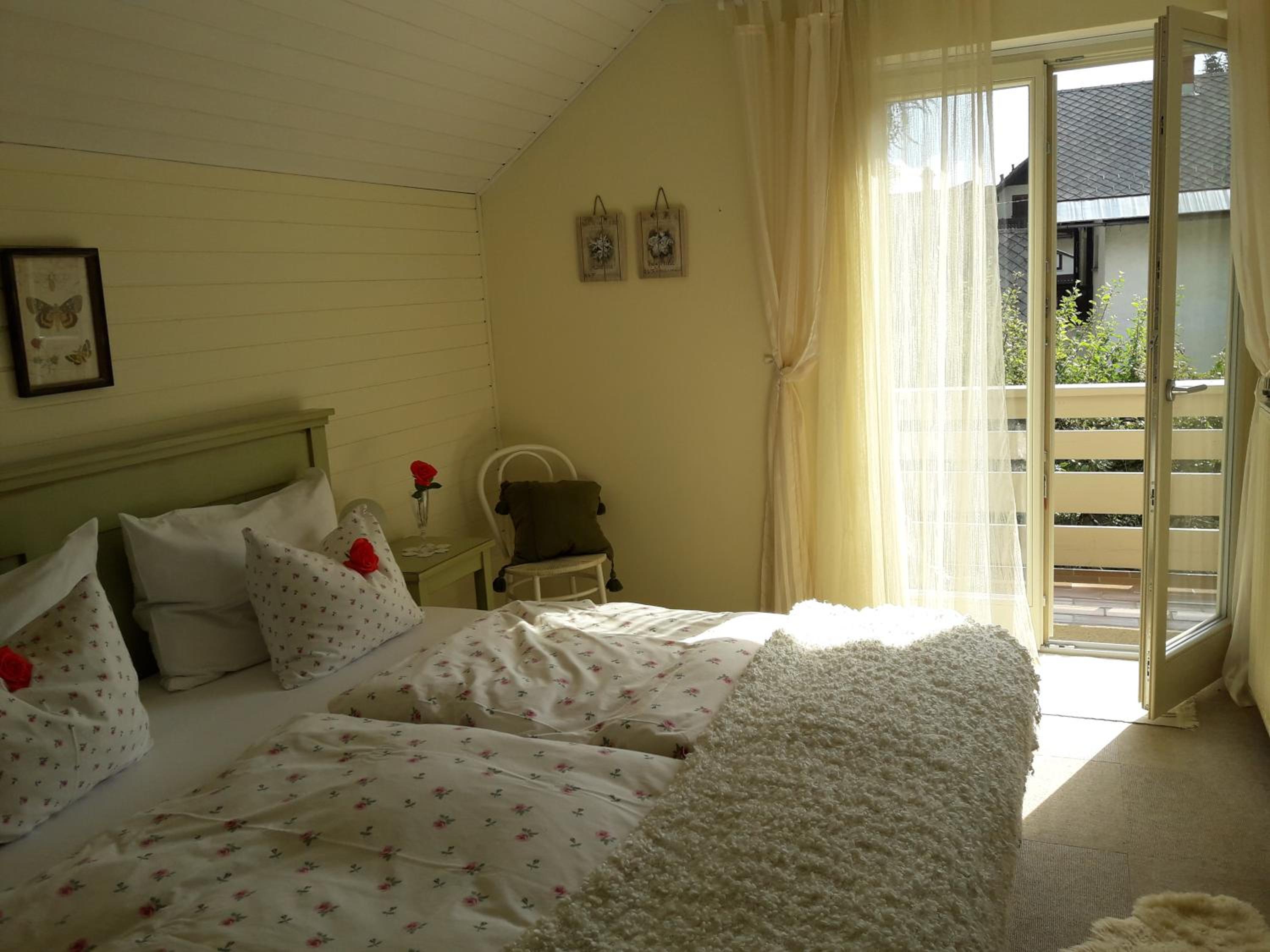 Three-Bedroom Apartment with Balcony and Mountain View - Photo 74