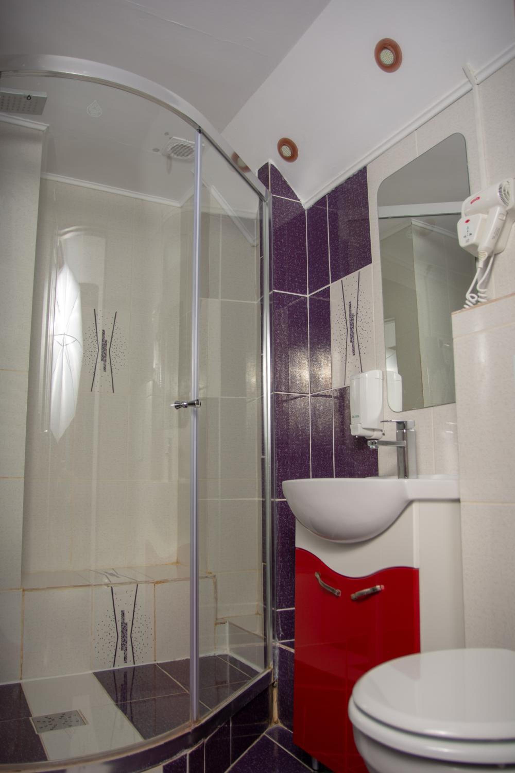Two-Bedroom Suite - Photo 4