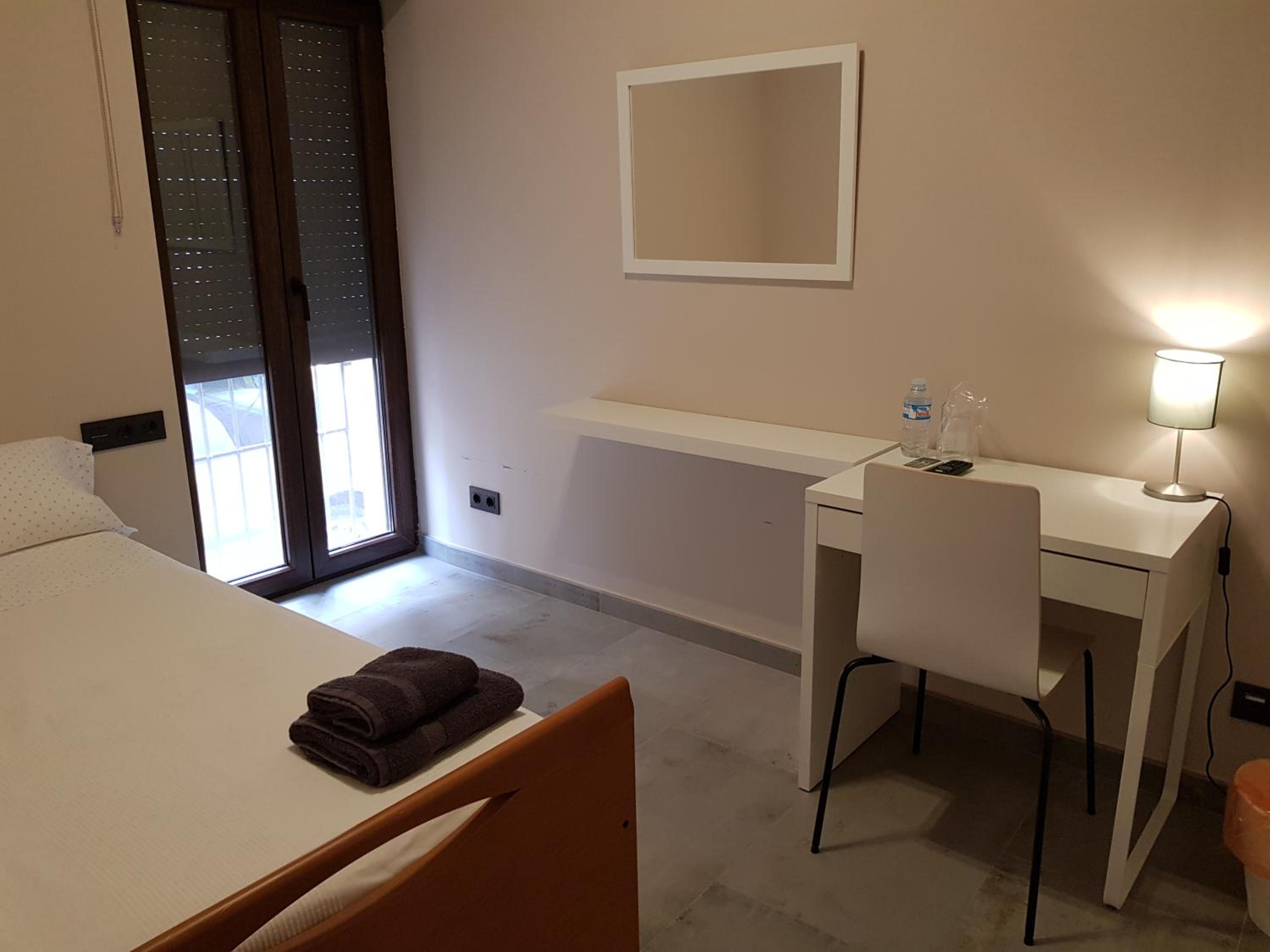 Standard Single Room with Shared Bathroom photo 3