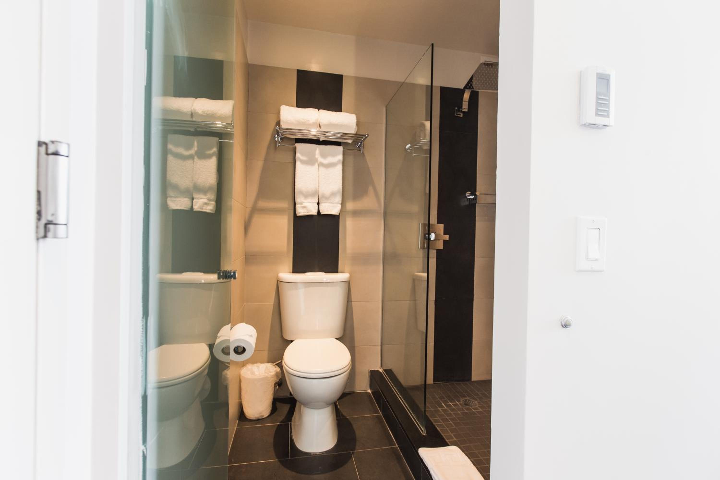 Standard Double Room - Photo 7