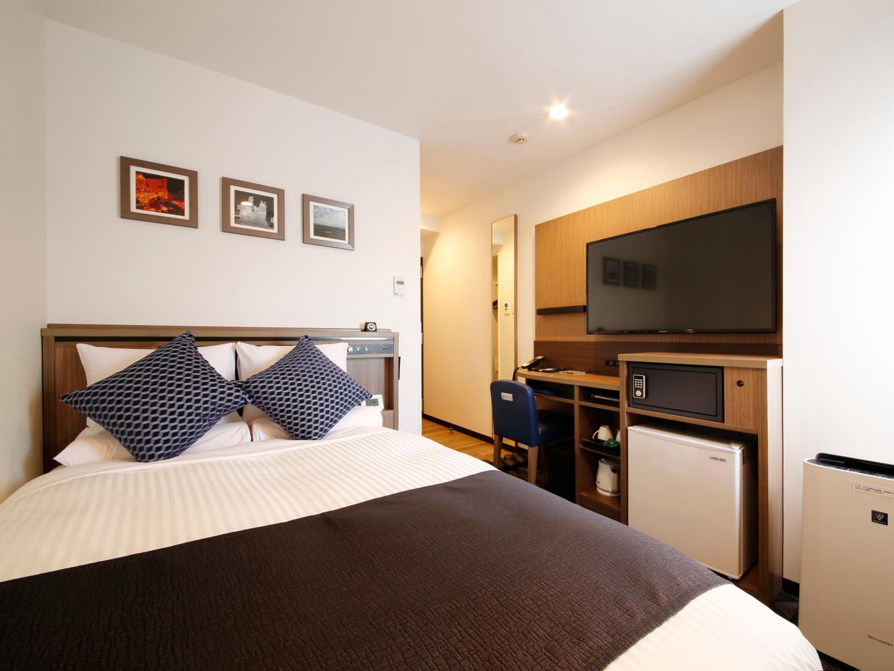 Small Double Room - Non-Smoking