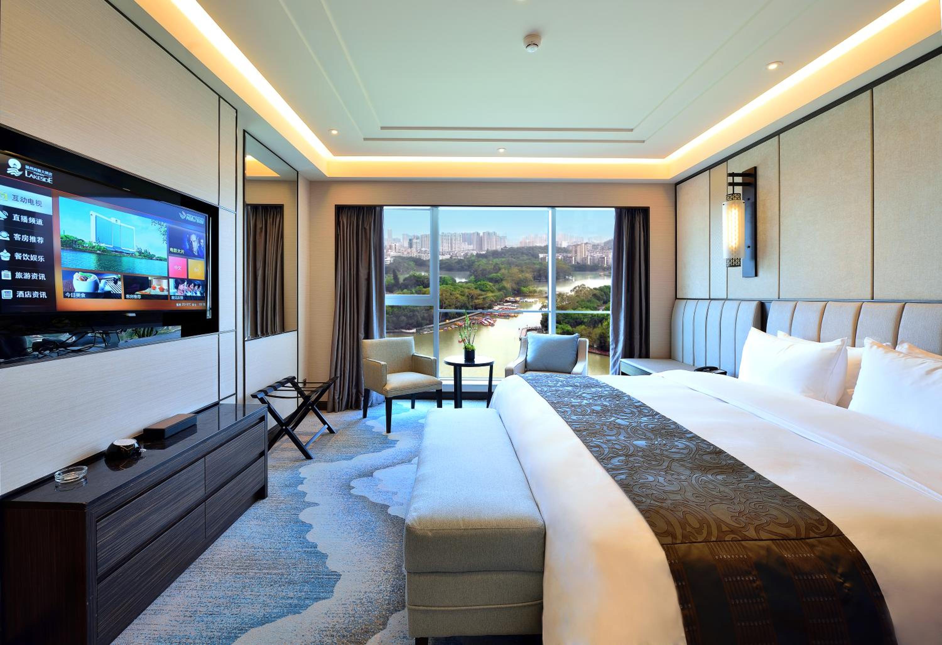 Deluxe Suite with Lake View photo 3