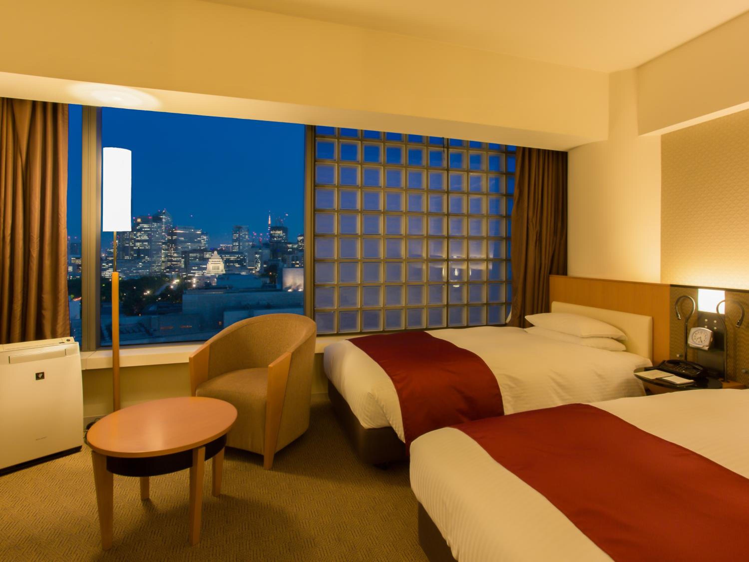 Standard Twin Room - Non-Smoking thumbnail 5