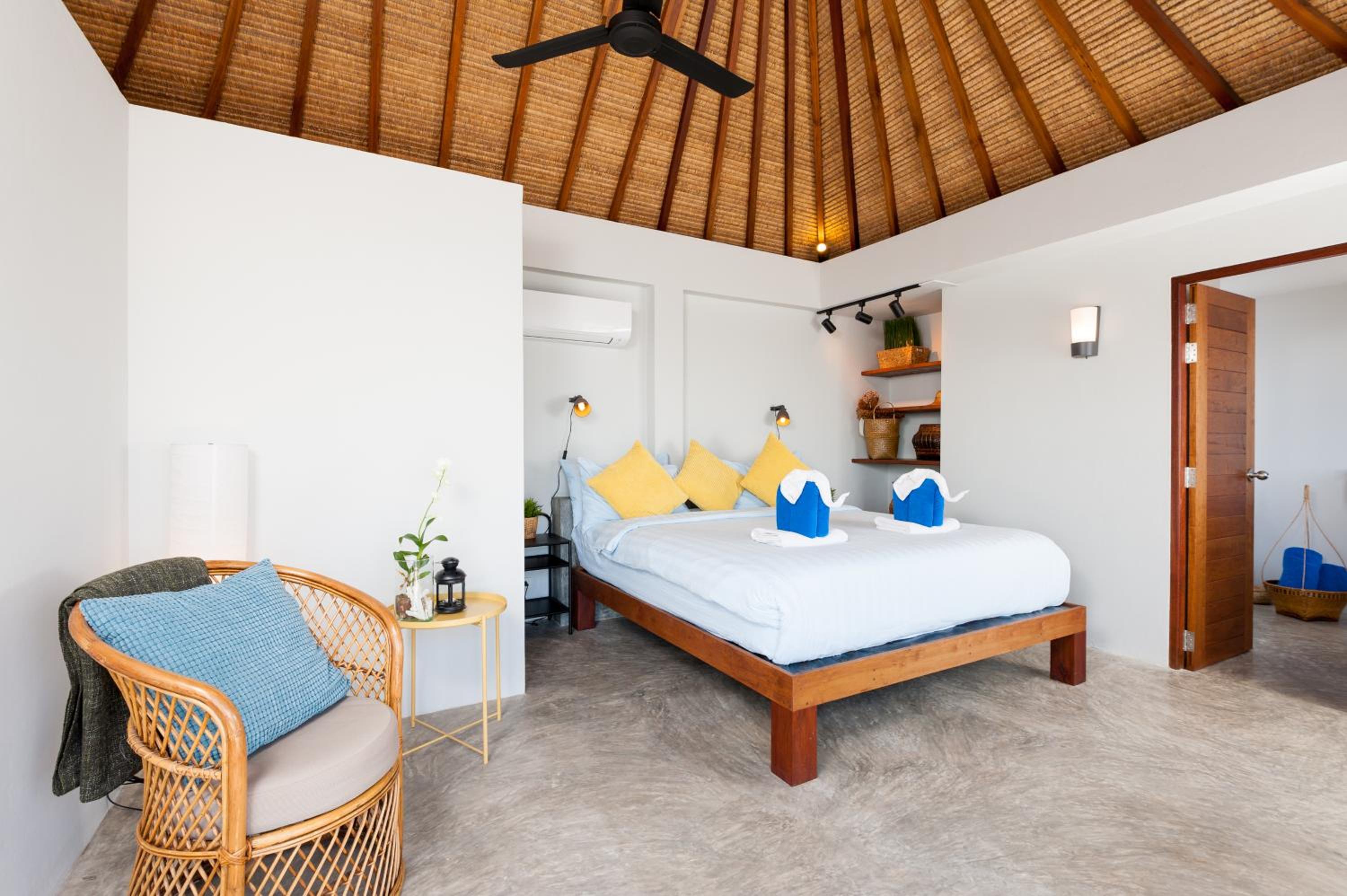 C16 Two-Bedroom Pool Villa with Sea View - Photo 2
