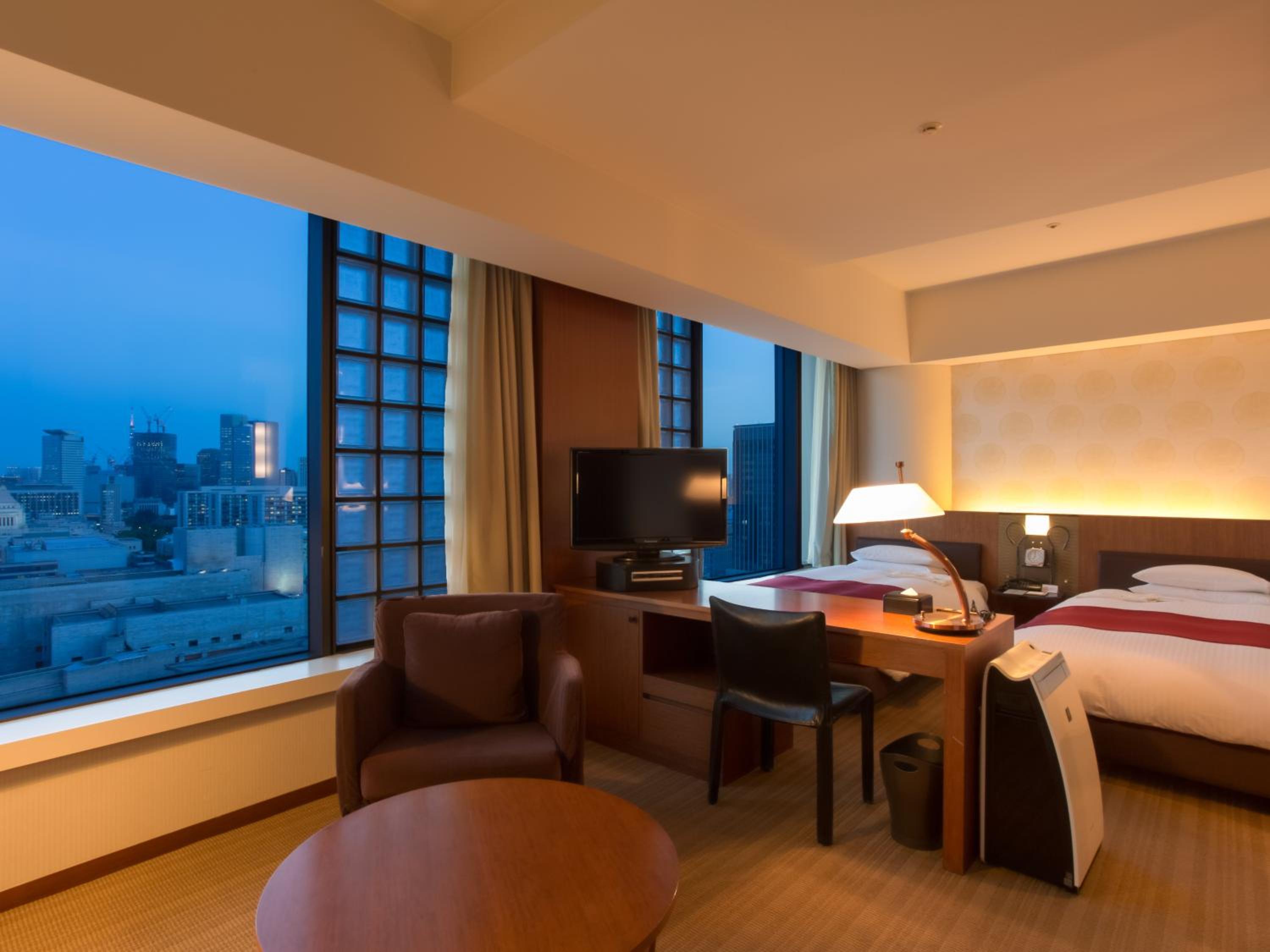 Deluxe Twin Room - Non-Smoking thumbnail 5