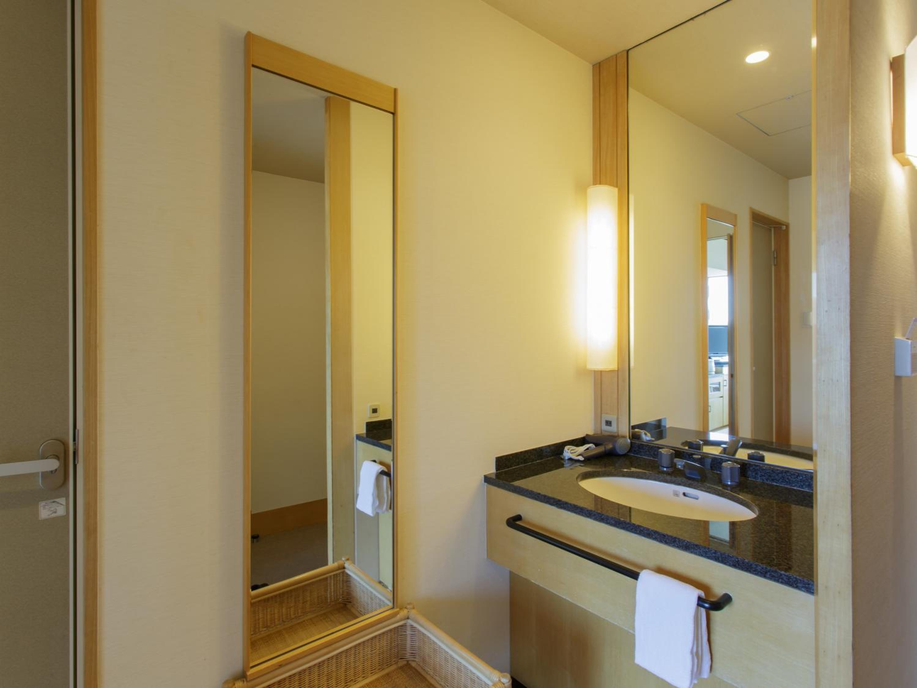 Japanese-Style Room thumbnail 5