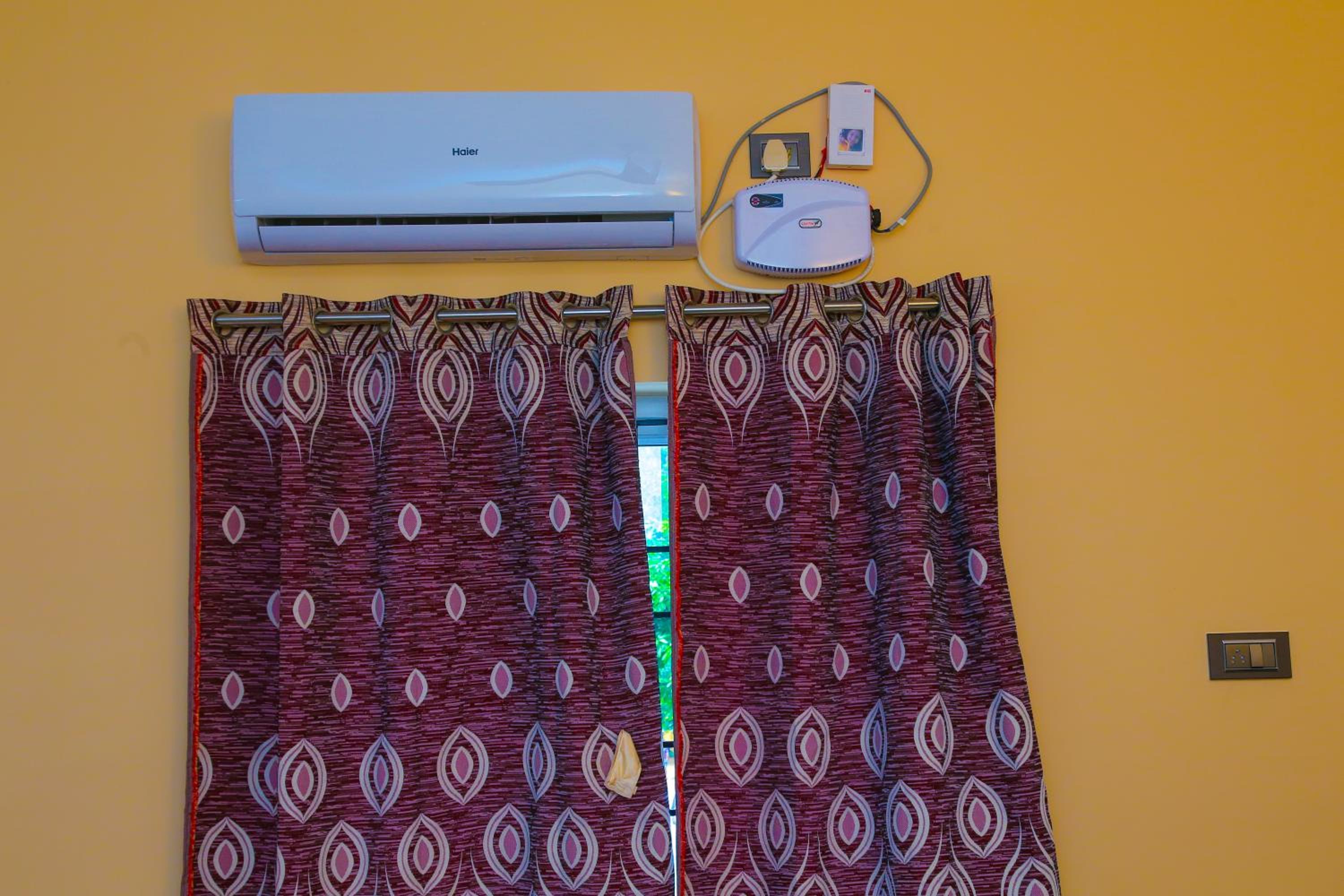 Deluxe Double Room with Balcony - Photo 14